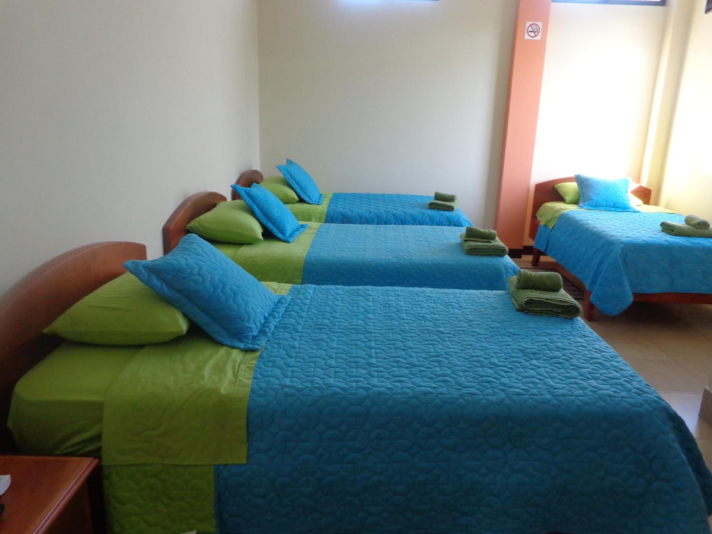 Quadruple Room with Private Bathroom - Photo 5