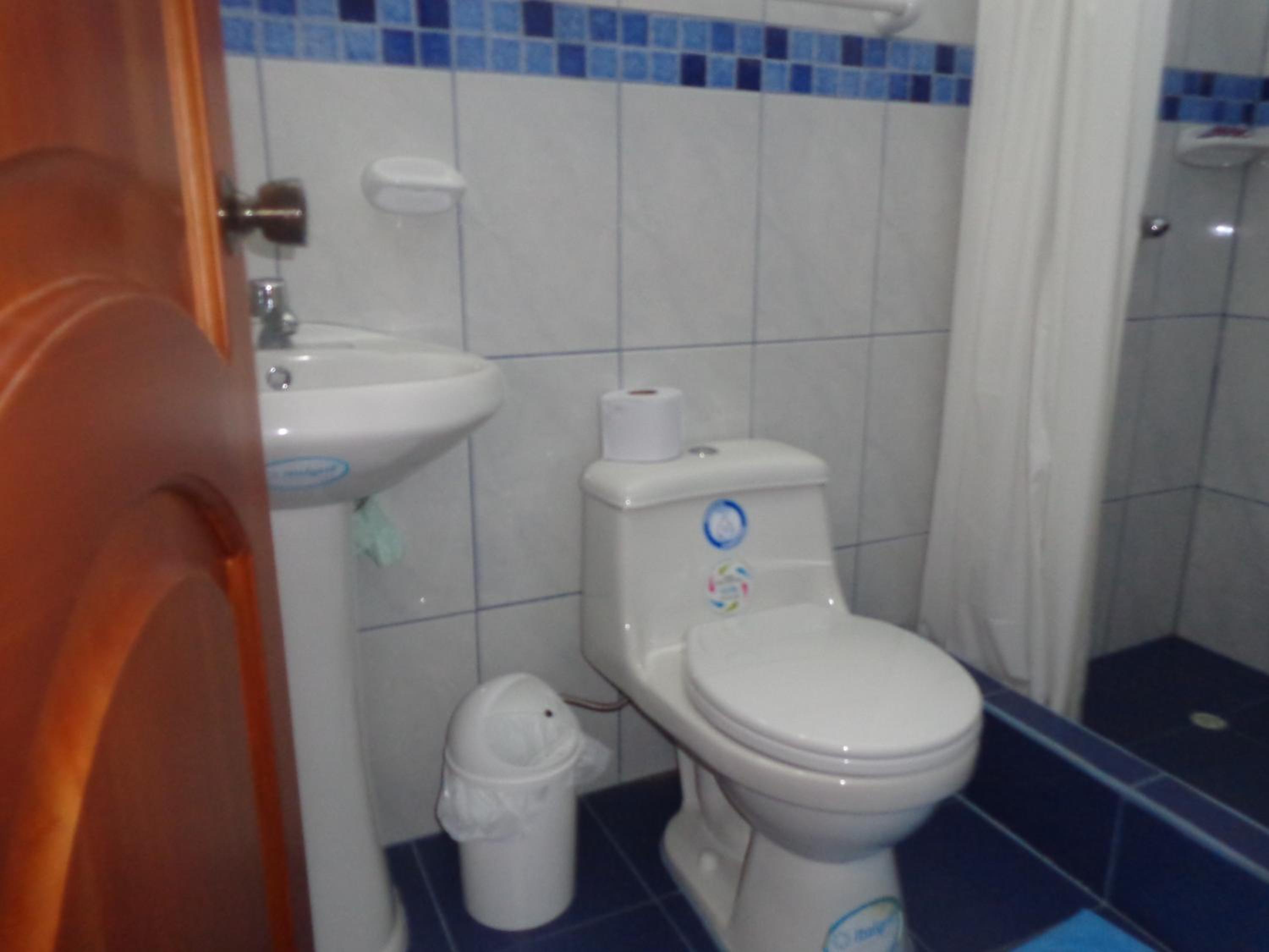 Quadruple Room with Private Bathroom - Photo 3