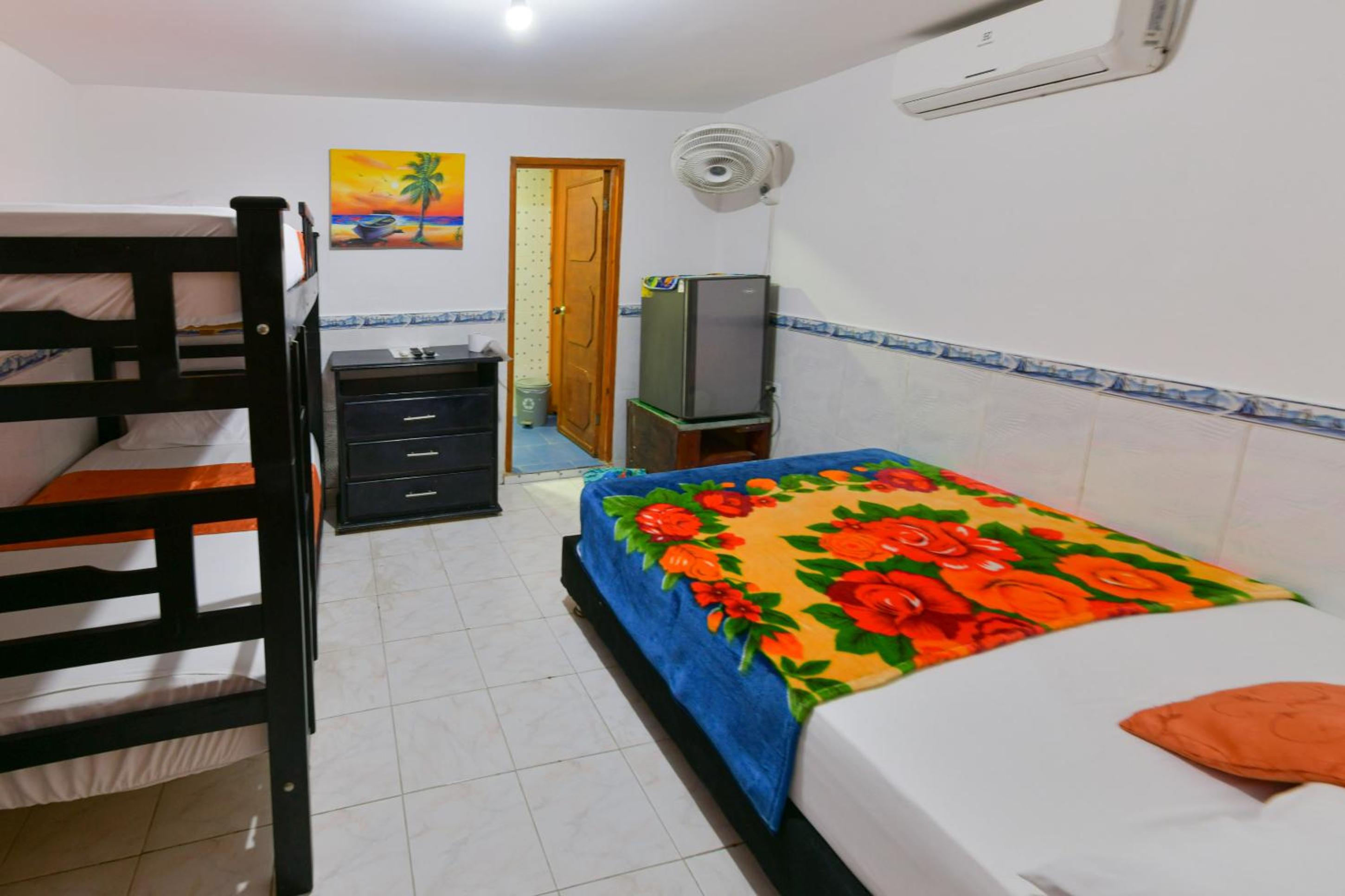Quadruple Room with Private Bathroom photo 1
