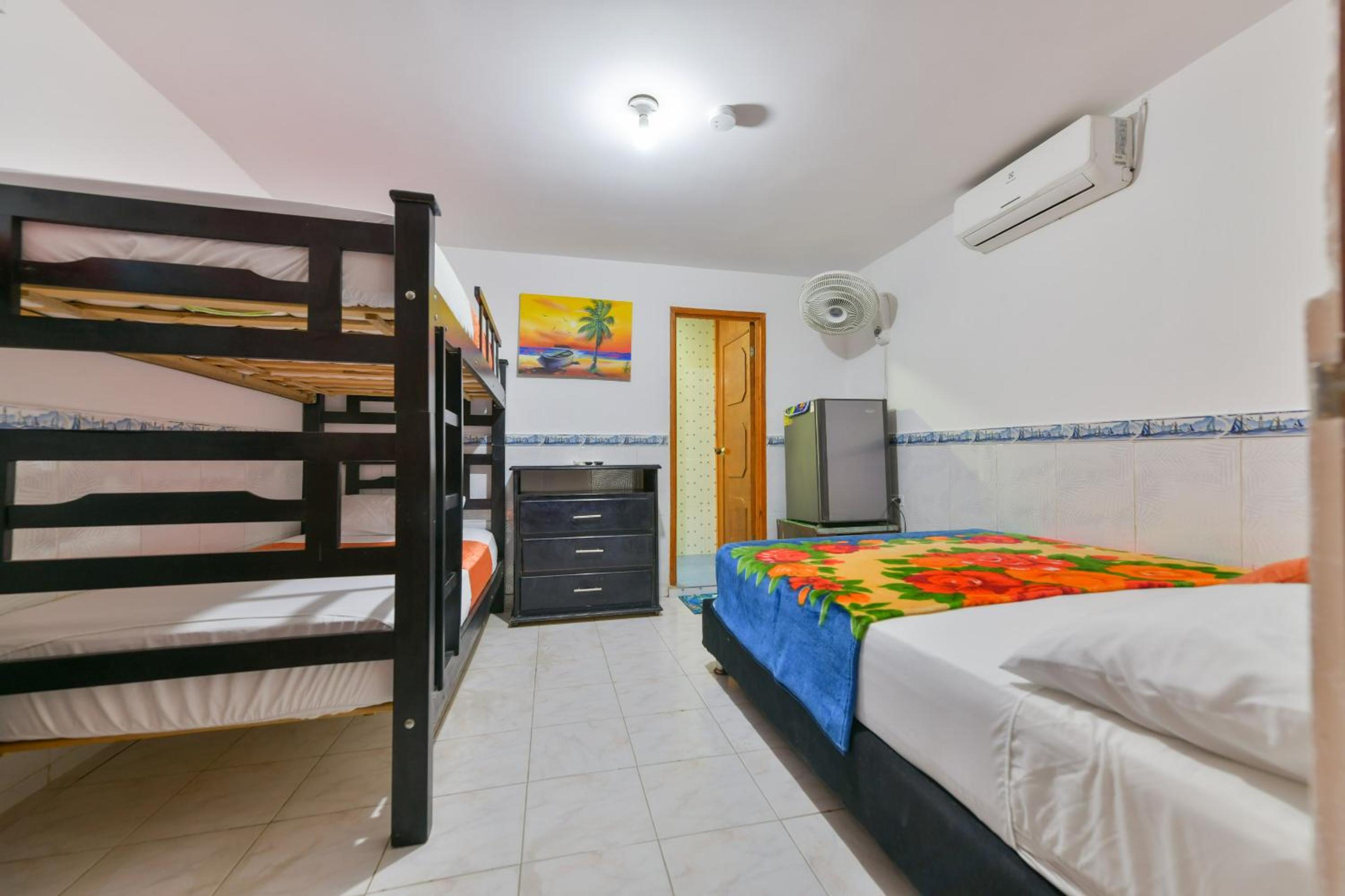 Quadruple Room with Private Bathroom photo 3