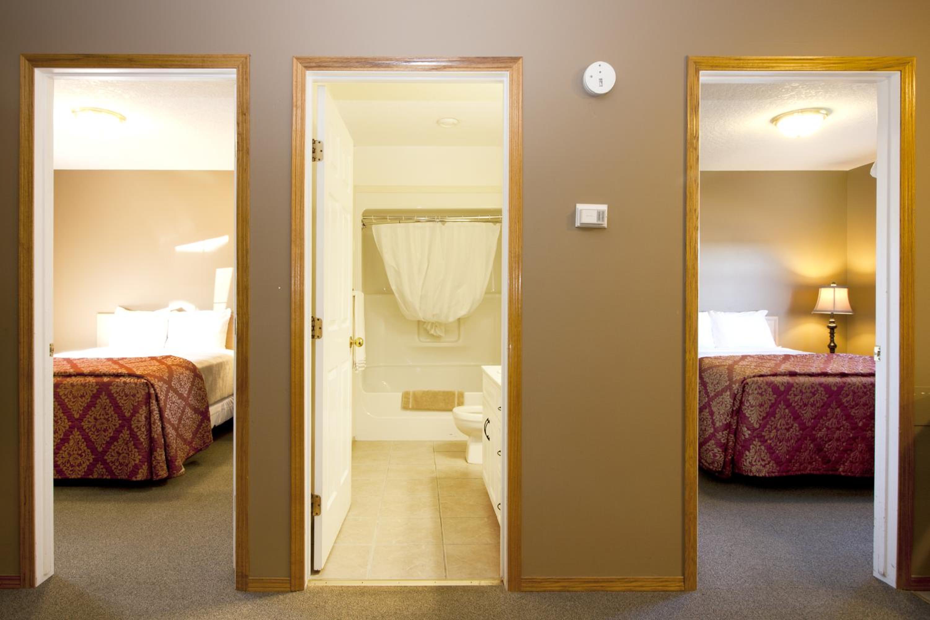 Two-Bedroom Suite photo 2
