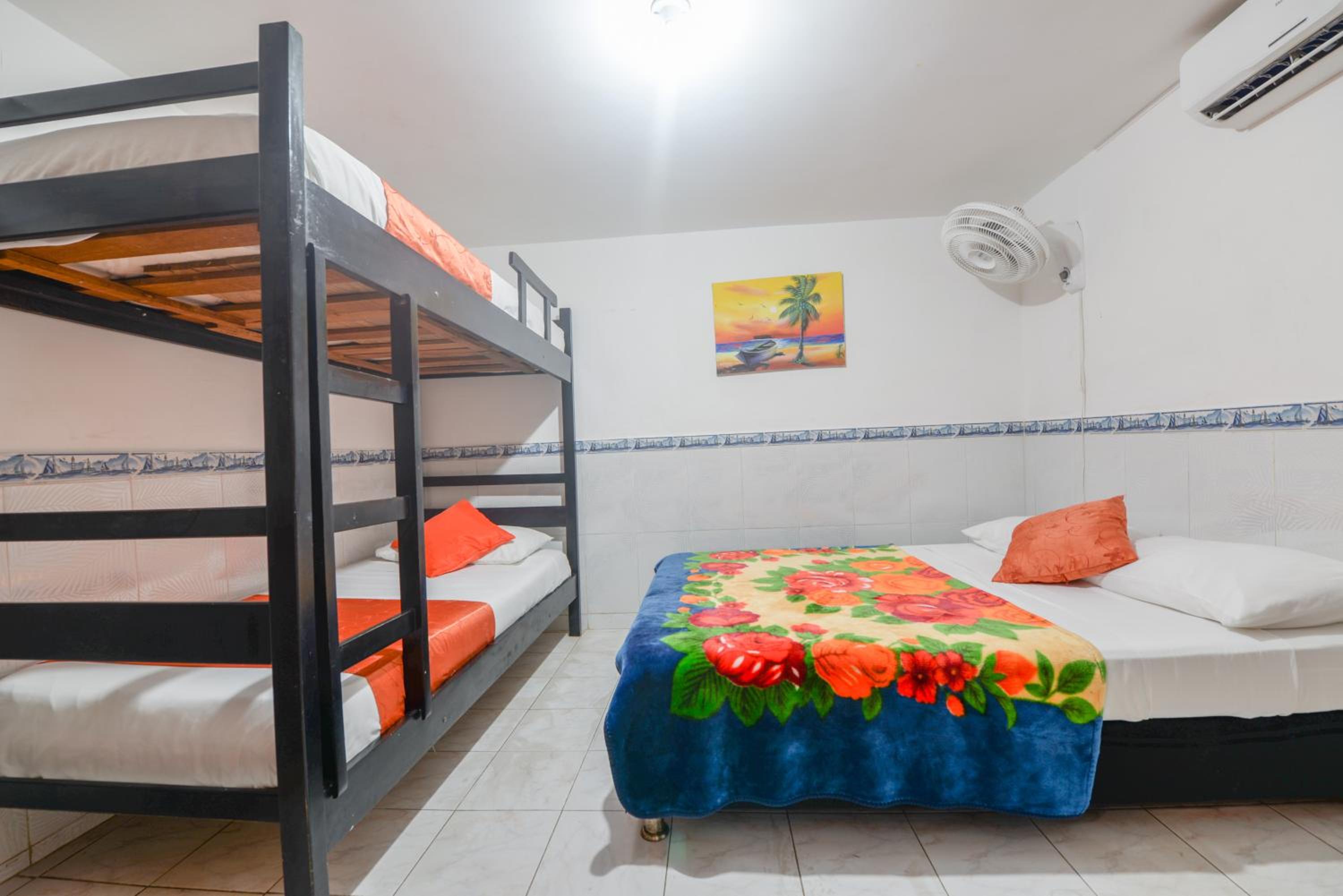 Quadruple Room with Private Bathroom photo 2