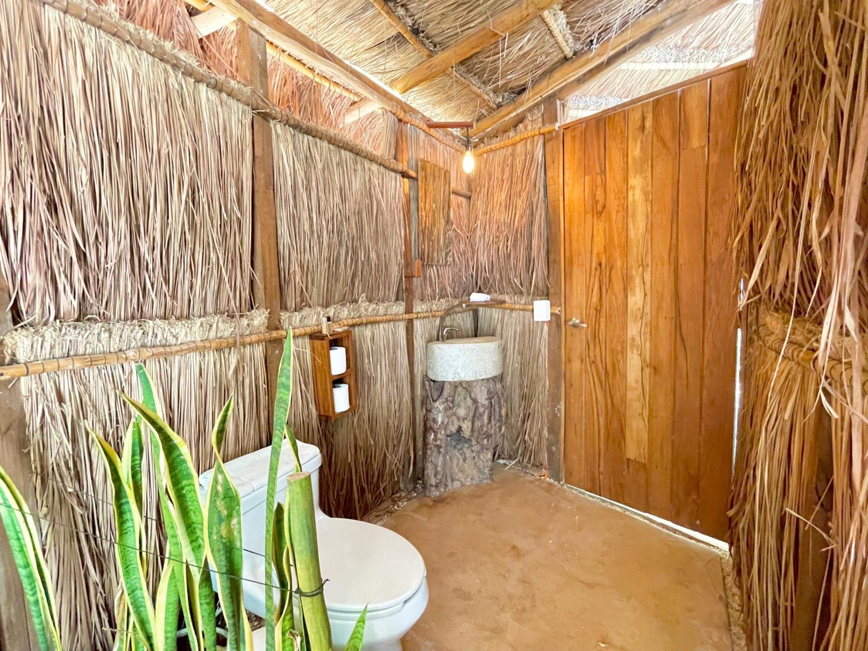 King Suite with Spa Bath - Photo 18