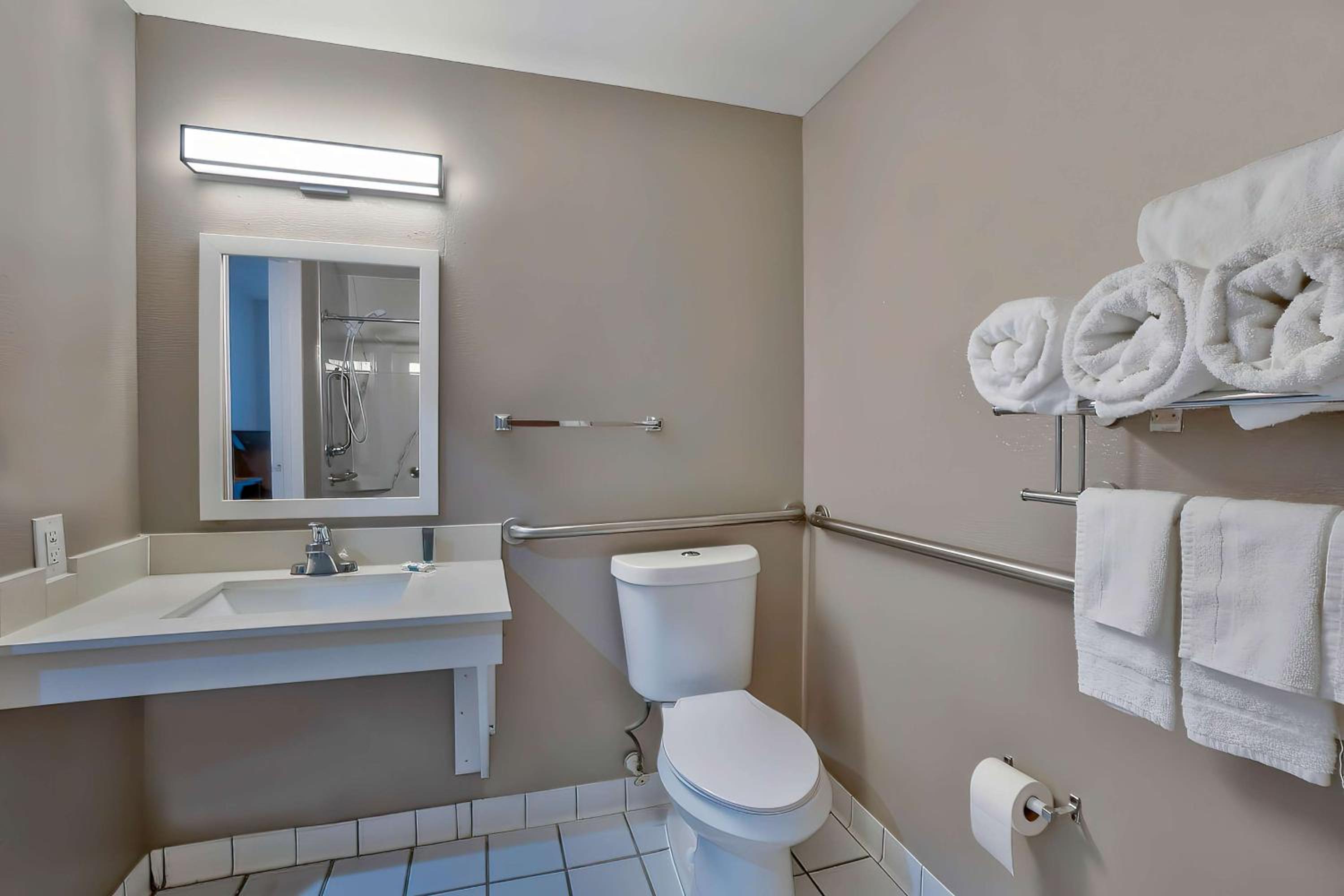 King Room - Disability Access - Non-Smoking photo 3