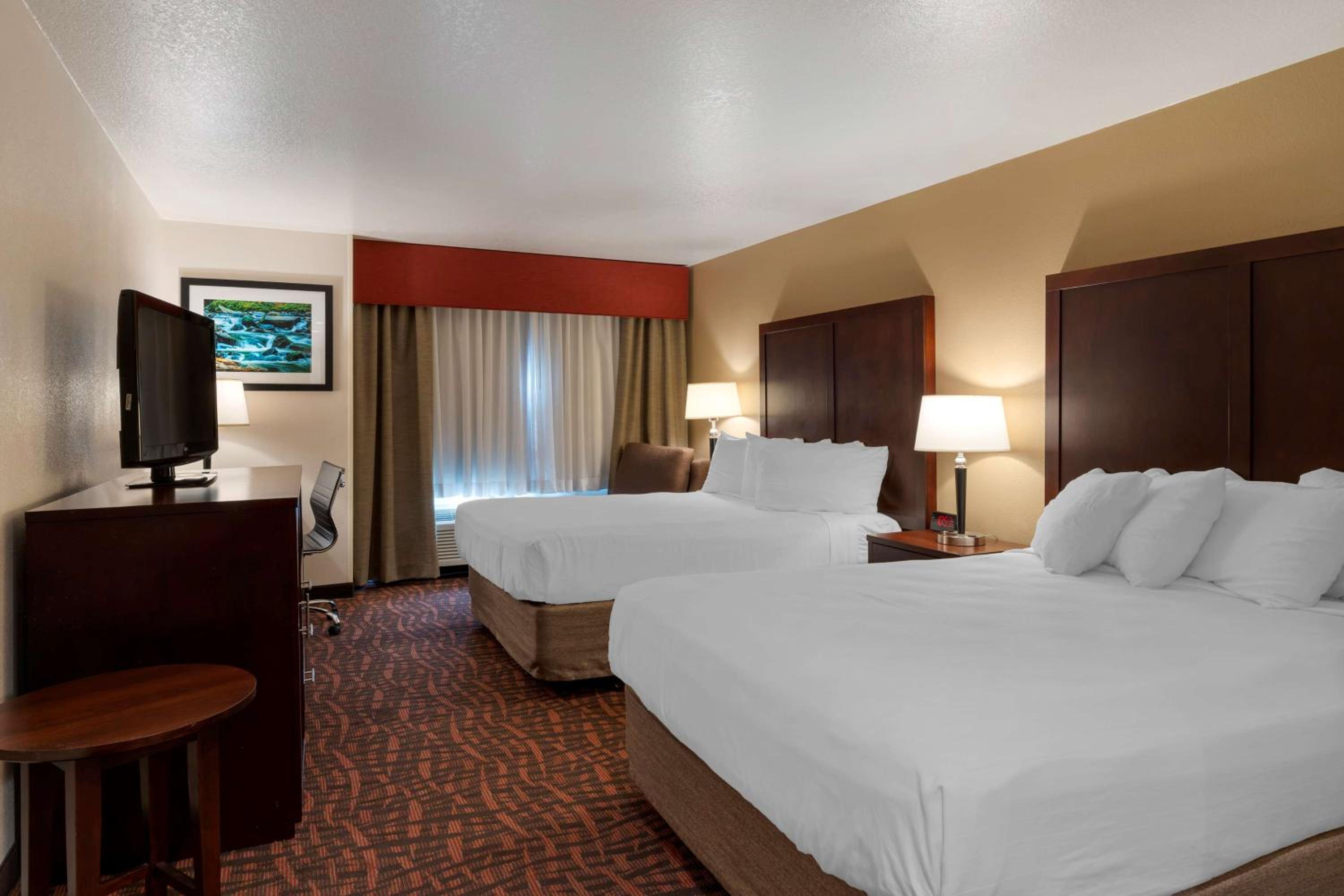 Queen Room with Two Queen Beds - Photo 1