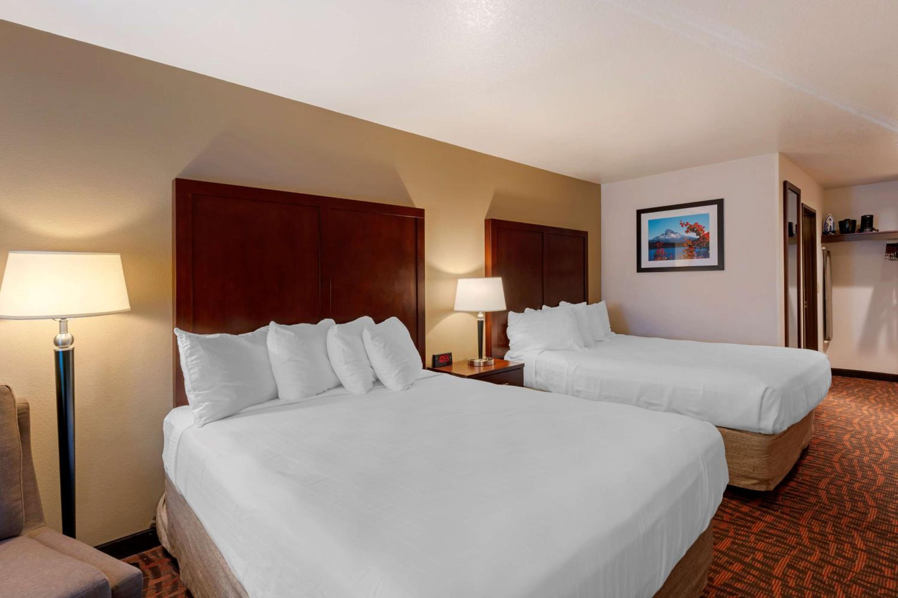 Queen Room with Two Queen Beds - Photo 10