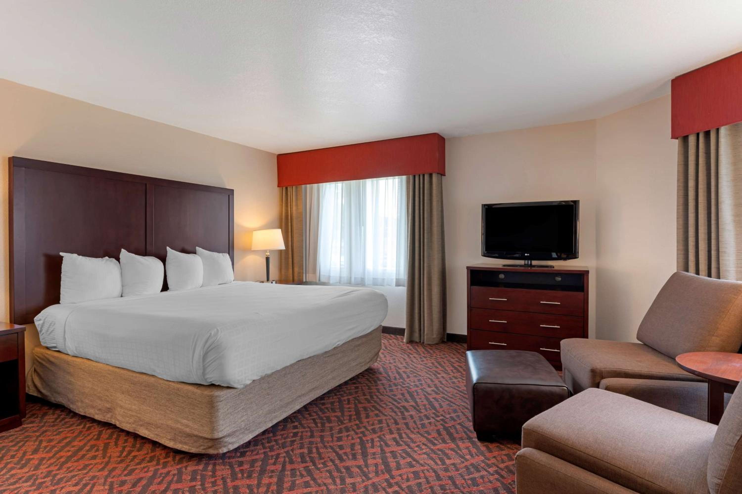 King Room - Non-Smoking - Photo 3