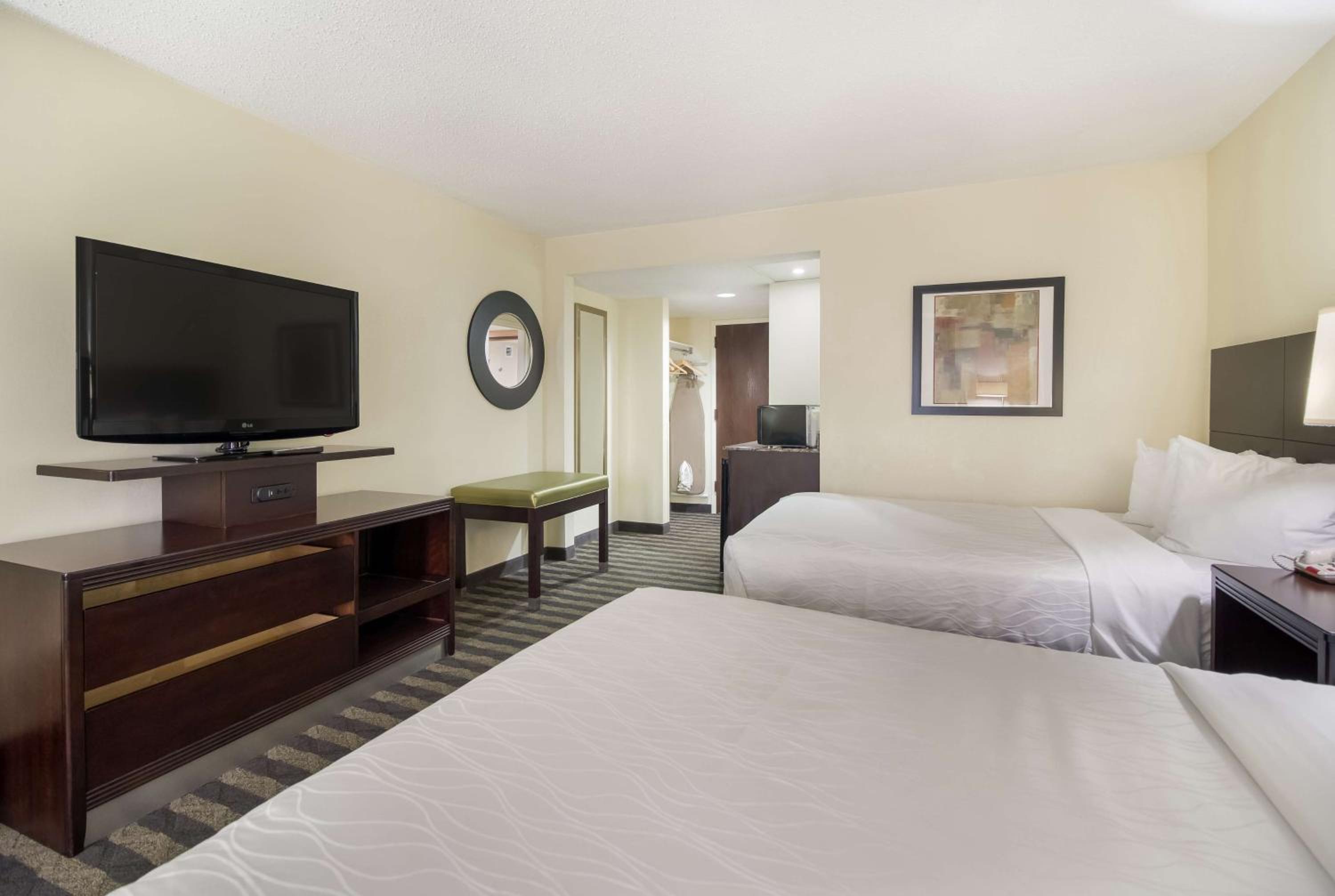 Double Room with Two Double Beds - Photo 3