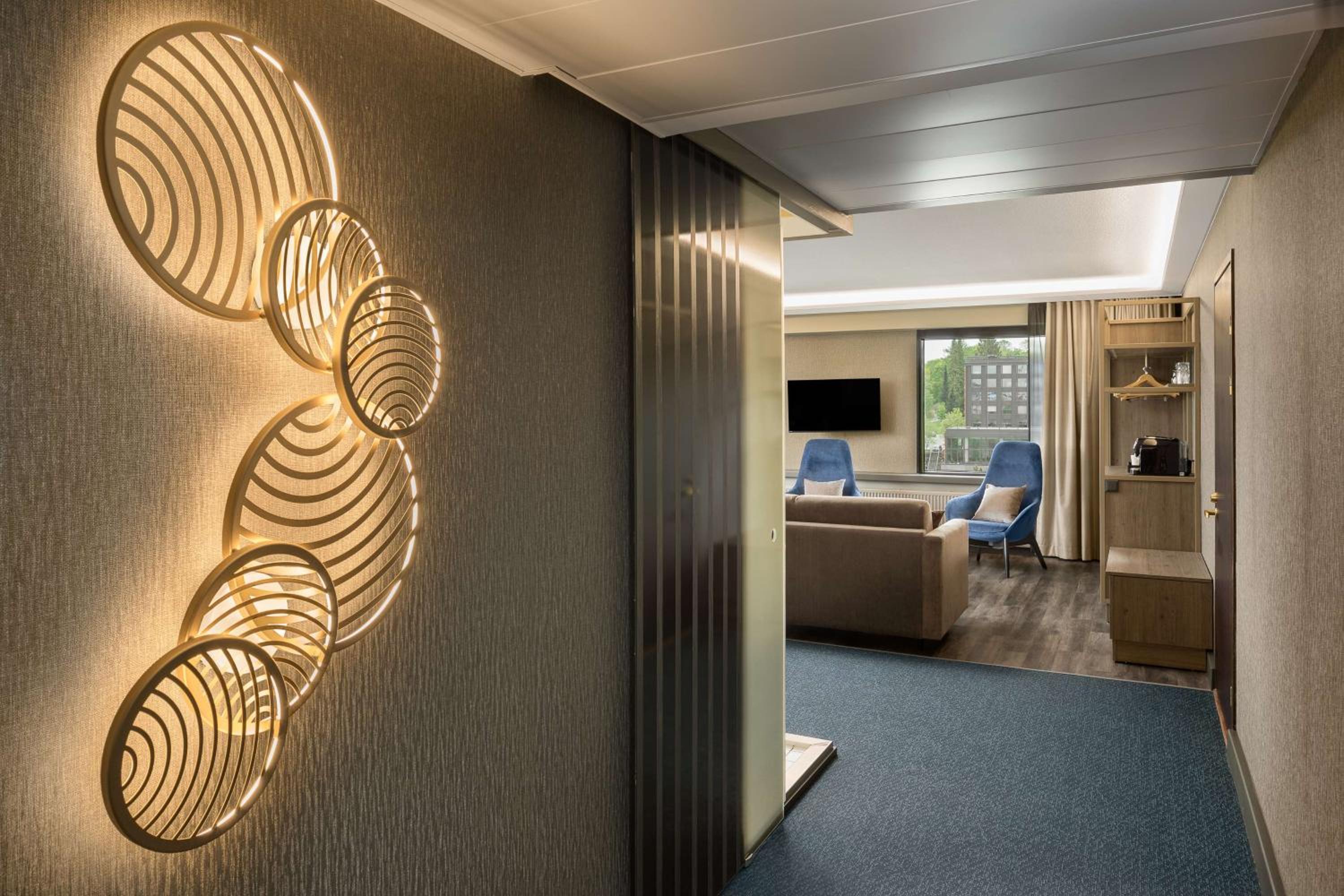 Executive Suite - Photo 3