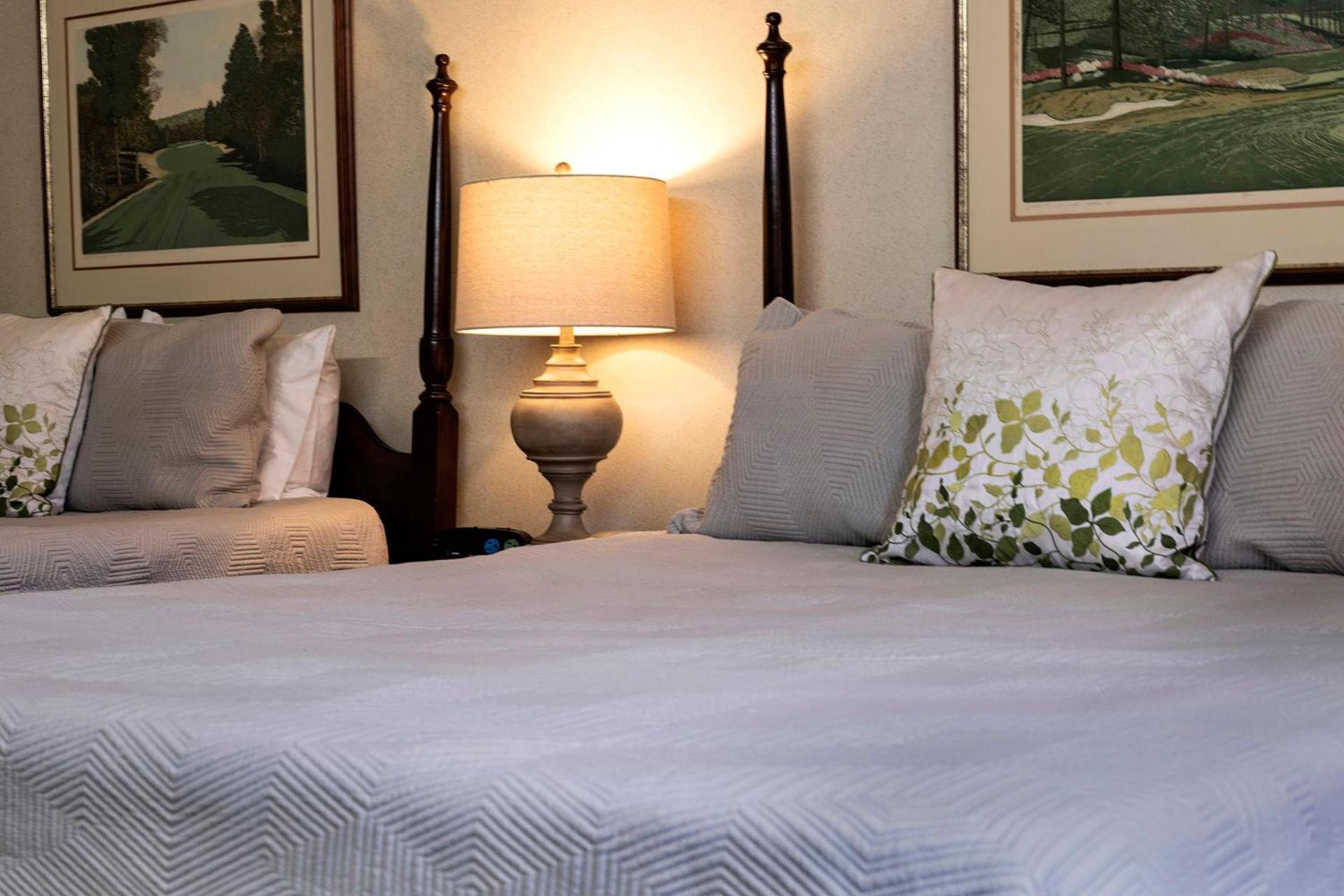 Queen Room with Two Queen Beds photo 3