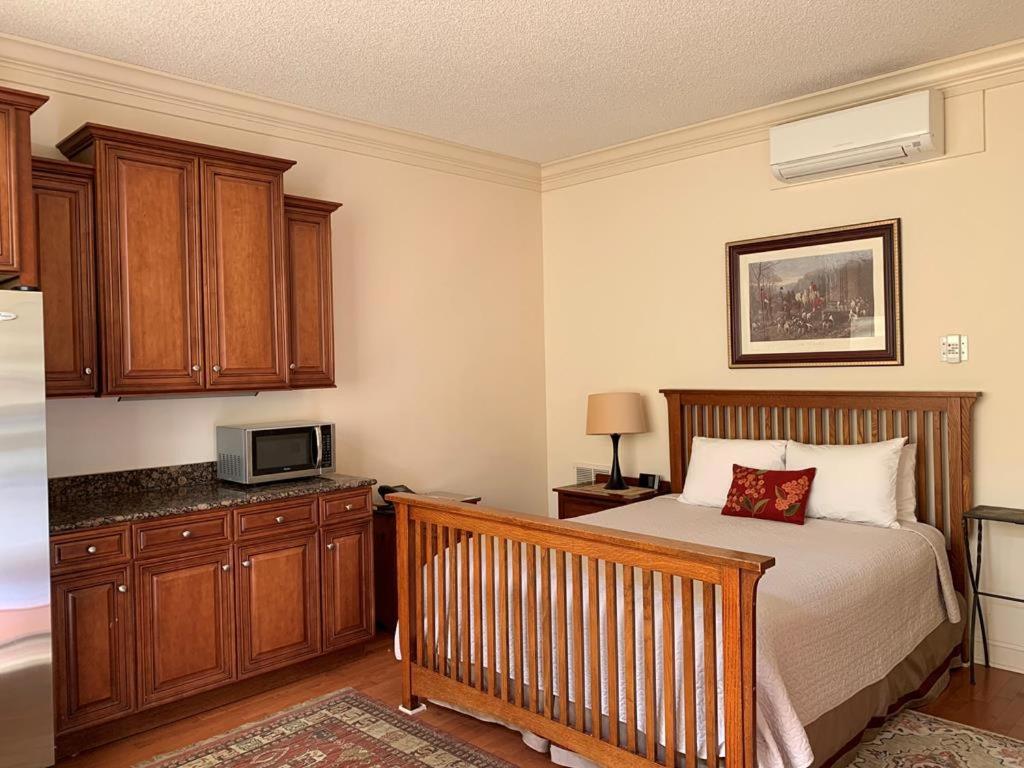 Queen Room photo 1
