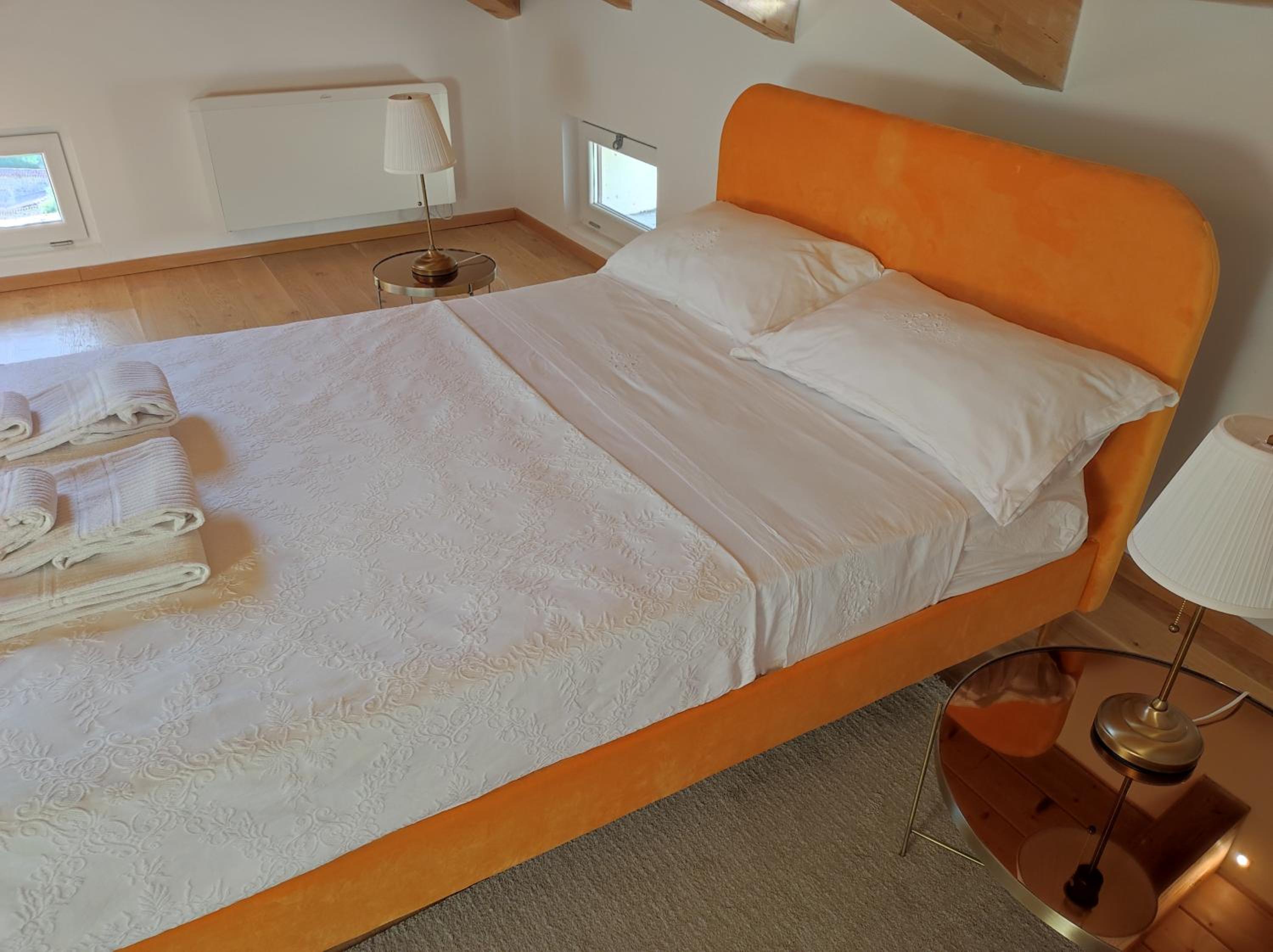 Deluxe Double Room - Photo 11