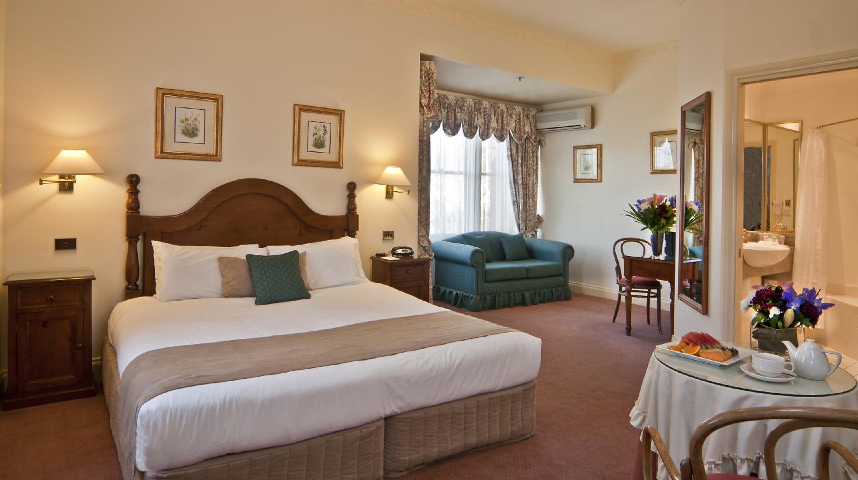 Heritage Spa & Fireplace Room - Photo 2
