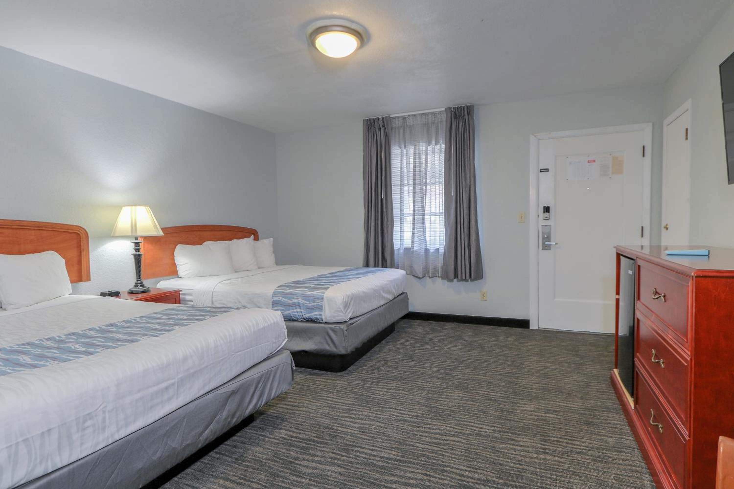2 Queen Room - Photo 2