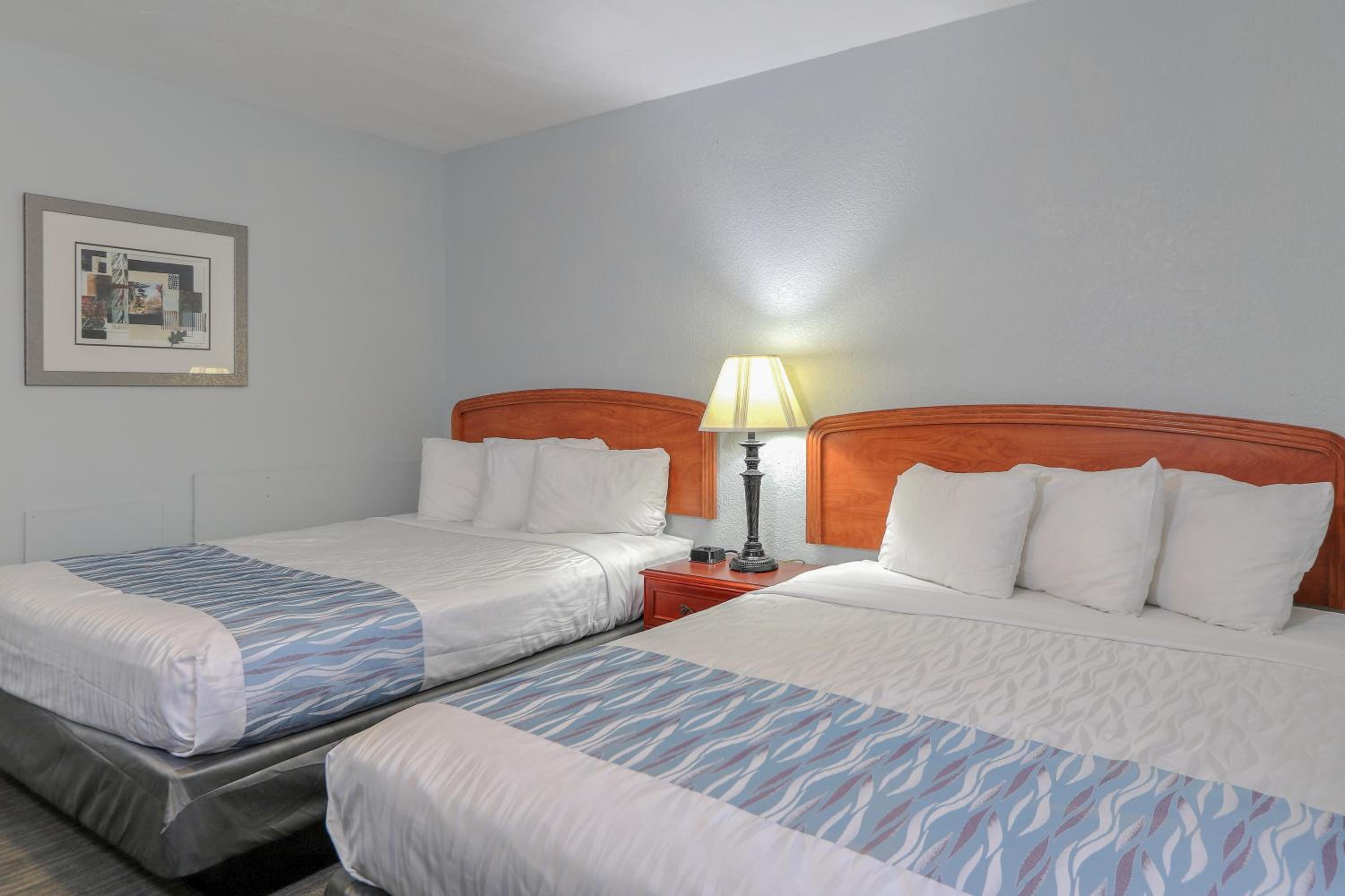 2 Queen Room - Photo 3