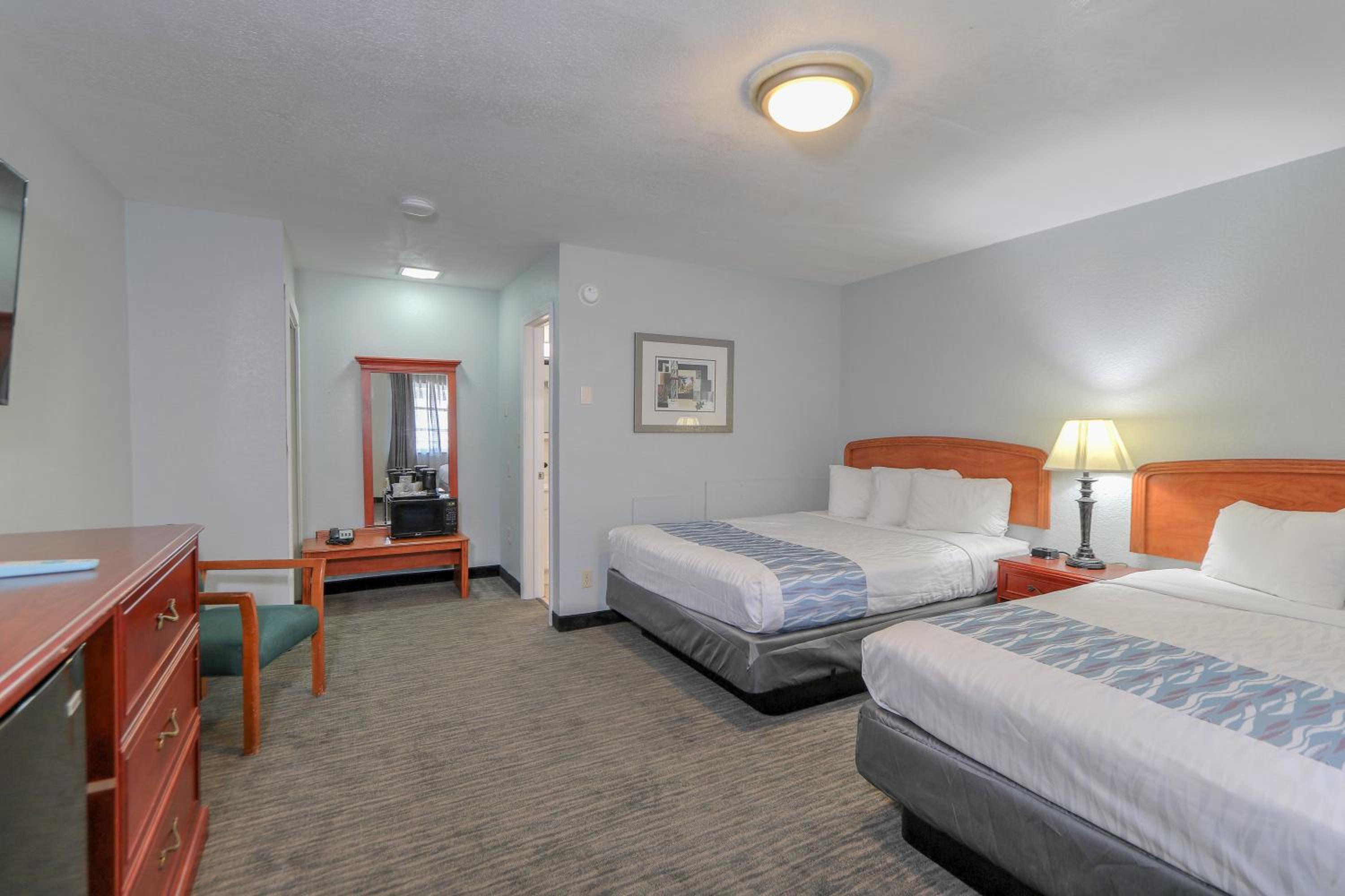 2 Queen Room - Photo 1