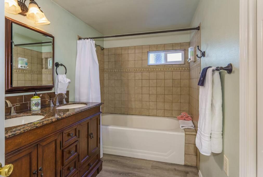 Two-Bedroom House - Photo 34