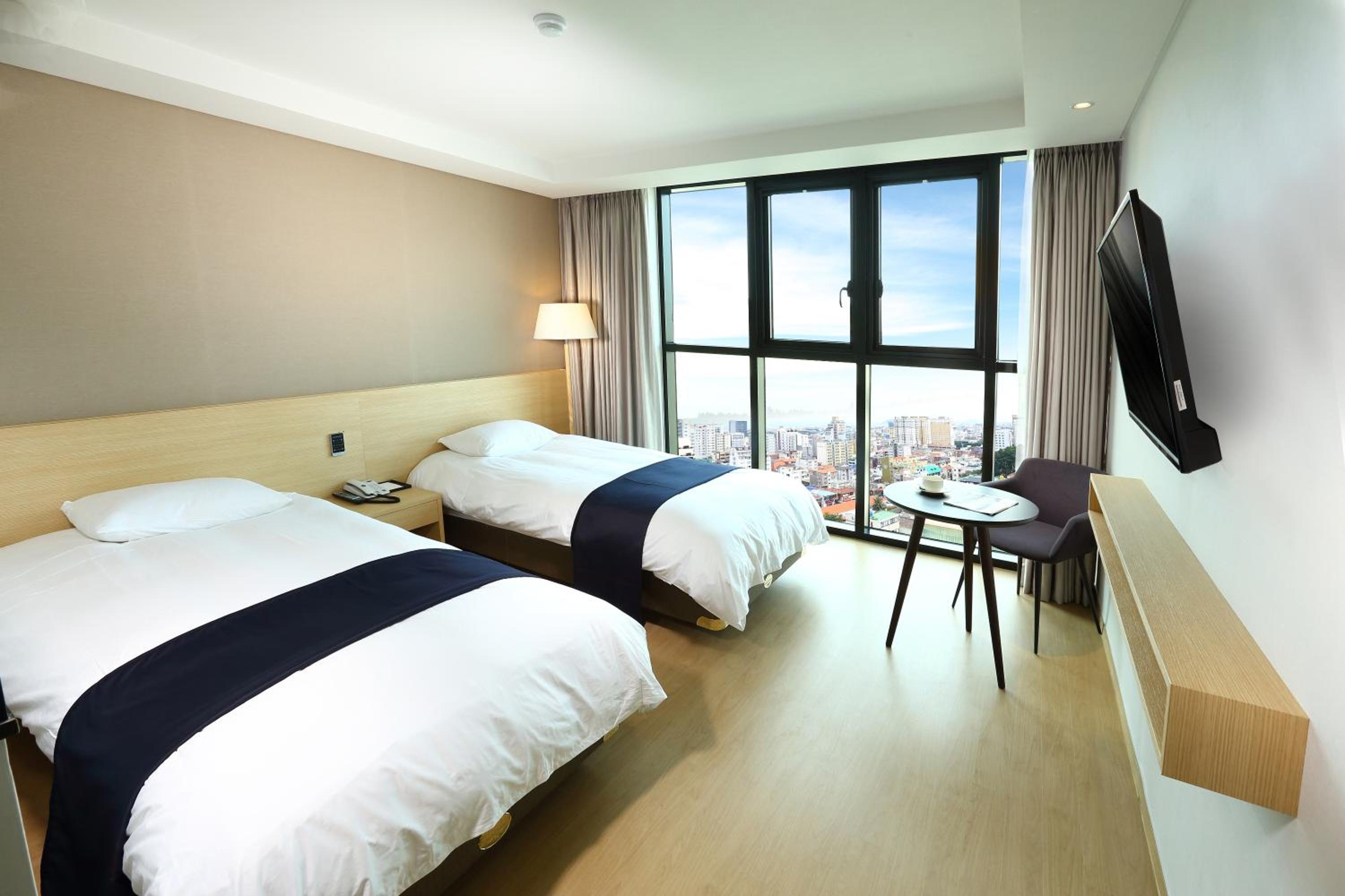 Standard Twin Room - No Parking photo 3