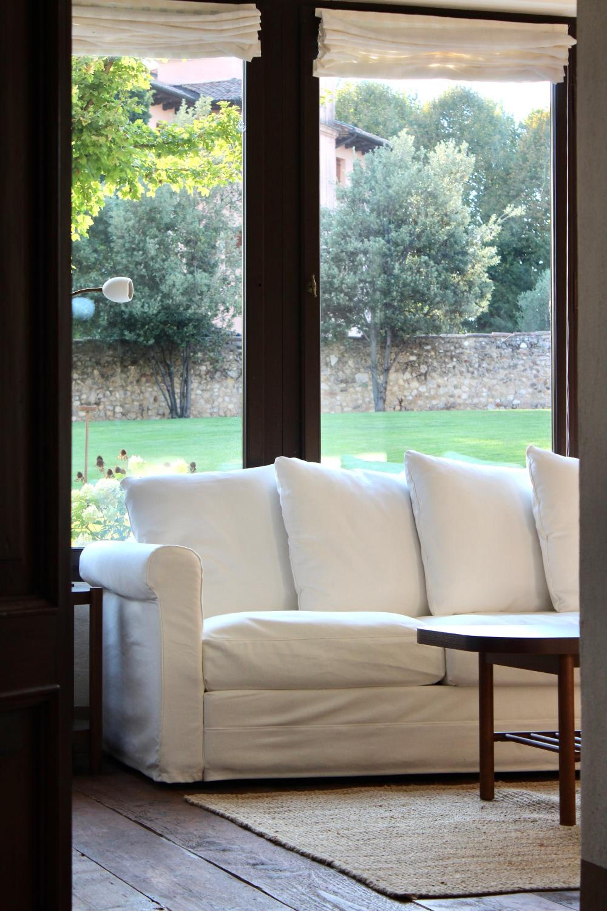 Suite with Garden View - Photo 3