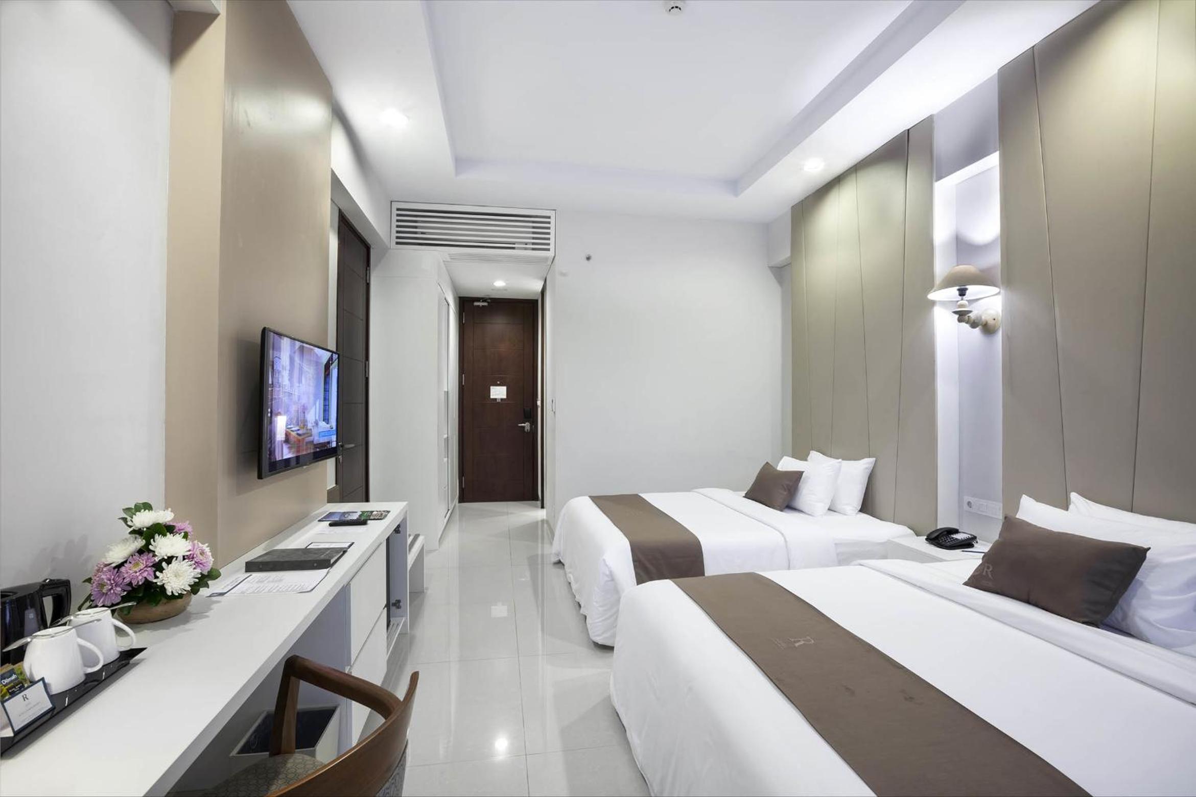 Lagoon Family Suite with Balcony