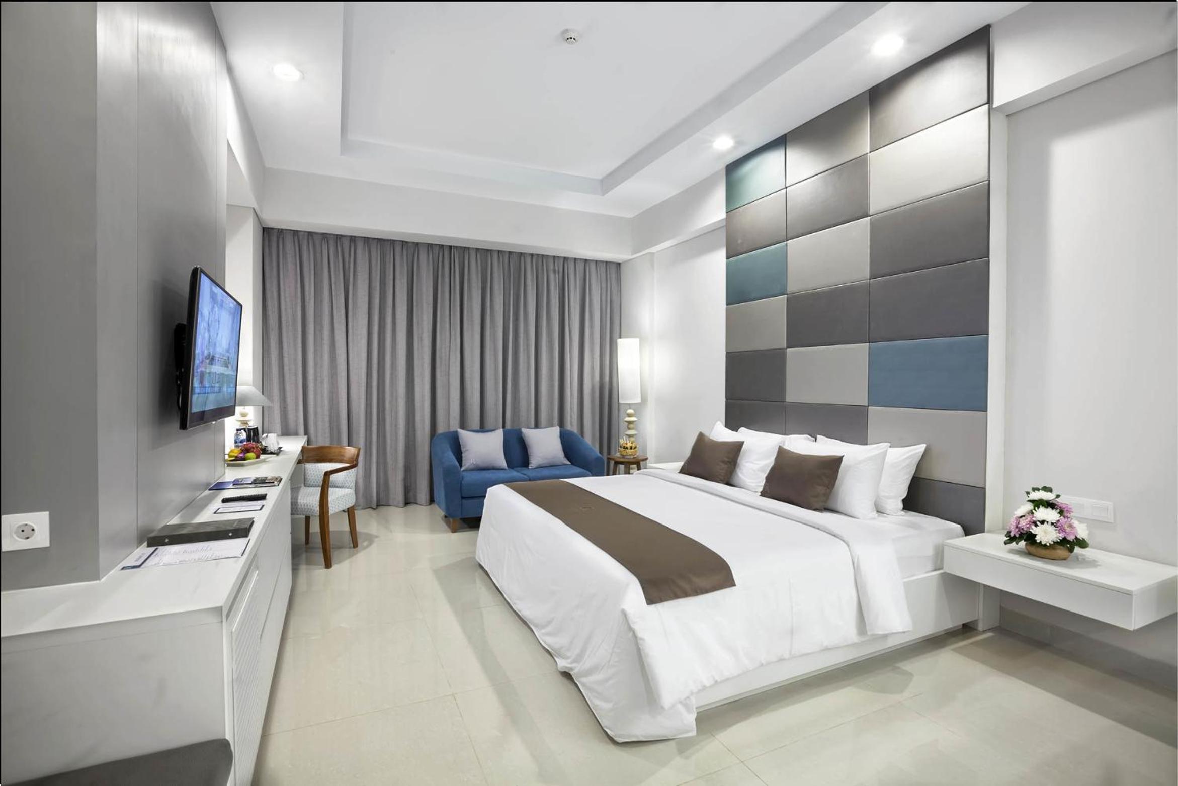 Deluxe King Room with Balcony