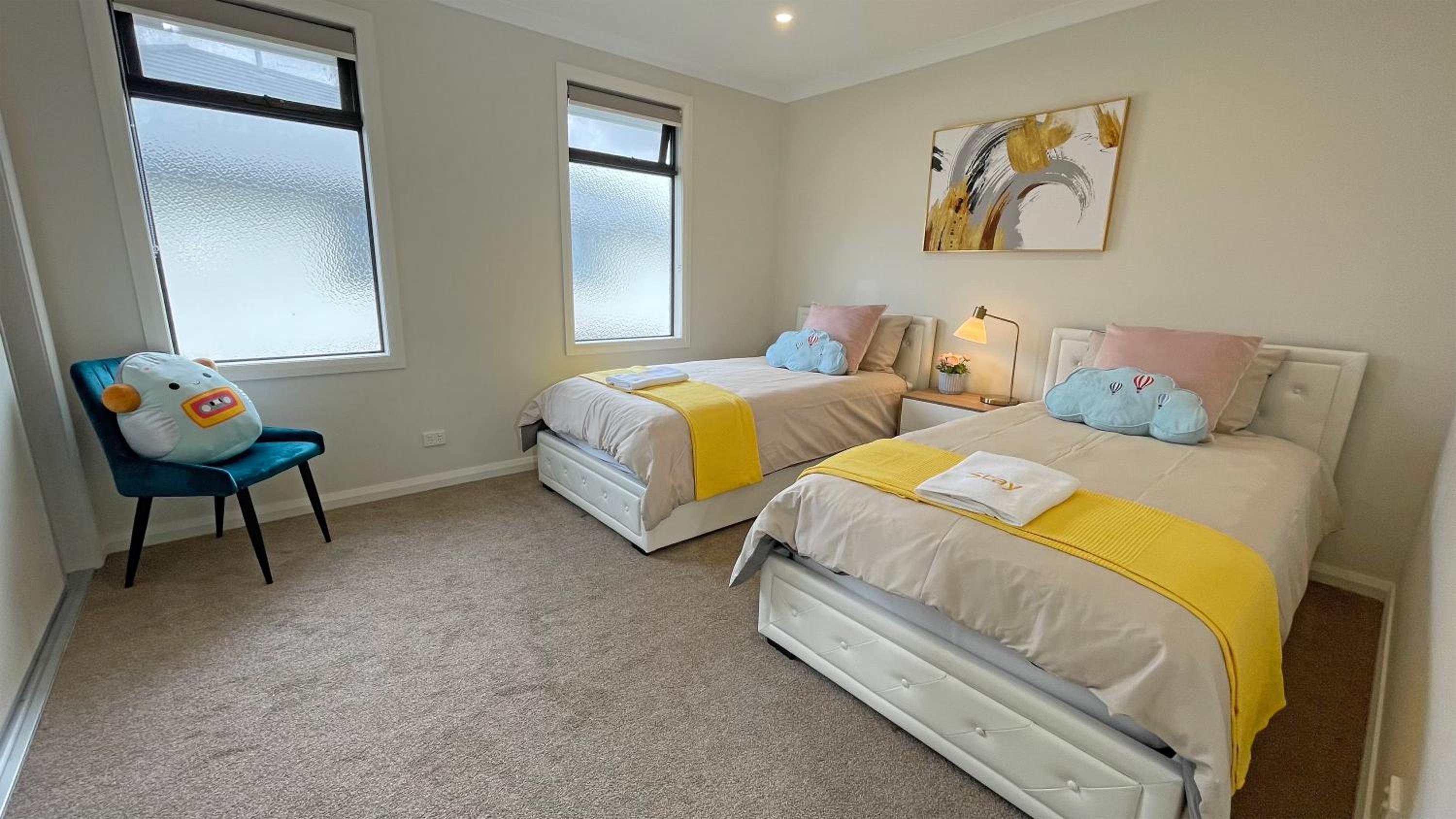 Five-Bedroom House photo 3