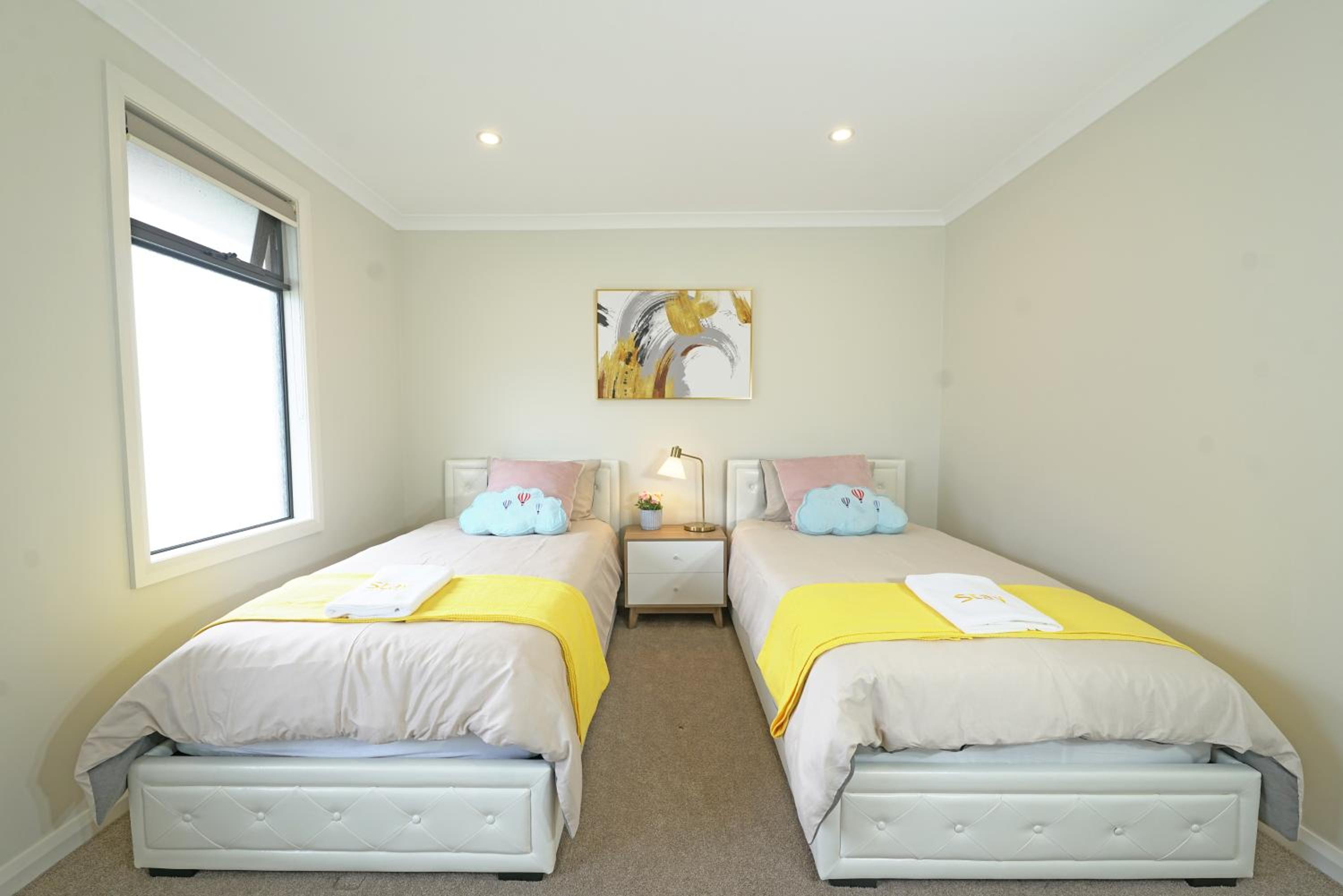 Five-Bedroom House photo 2