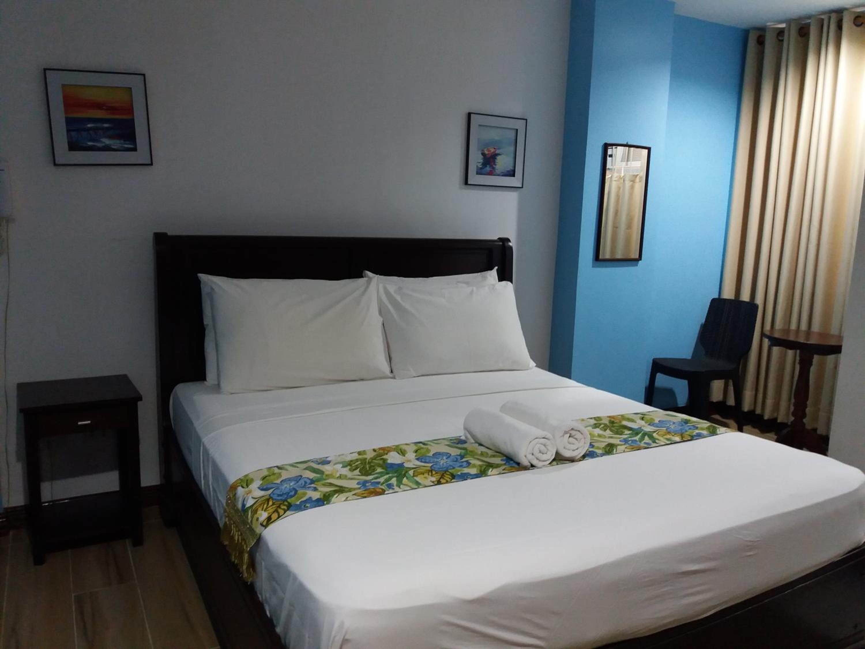 Deluxe Queen Room