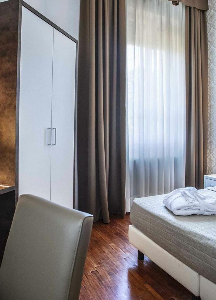 Deluxe Double or Twin Room - Photo 4