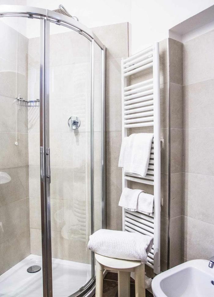 Deluxe Double or Twin Room - Photo 7