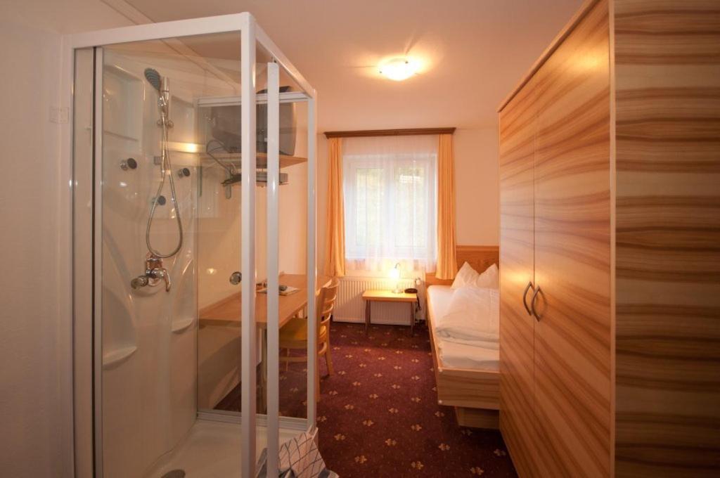 Single Room with Private External Toilet photo 2
