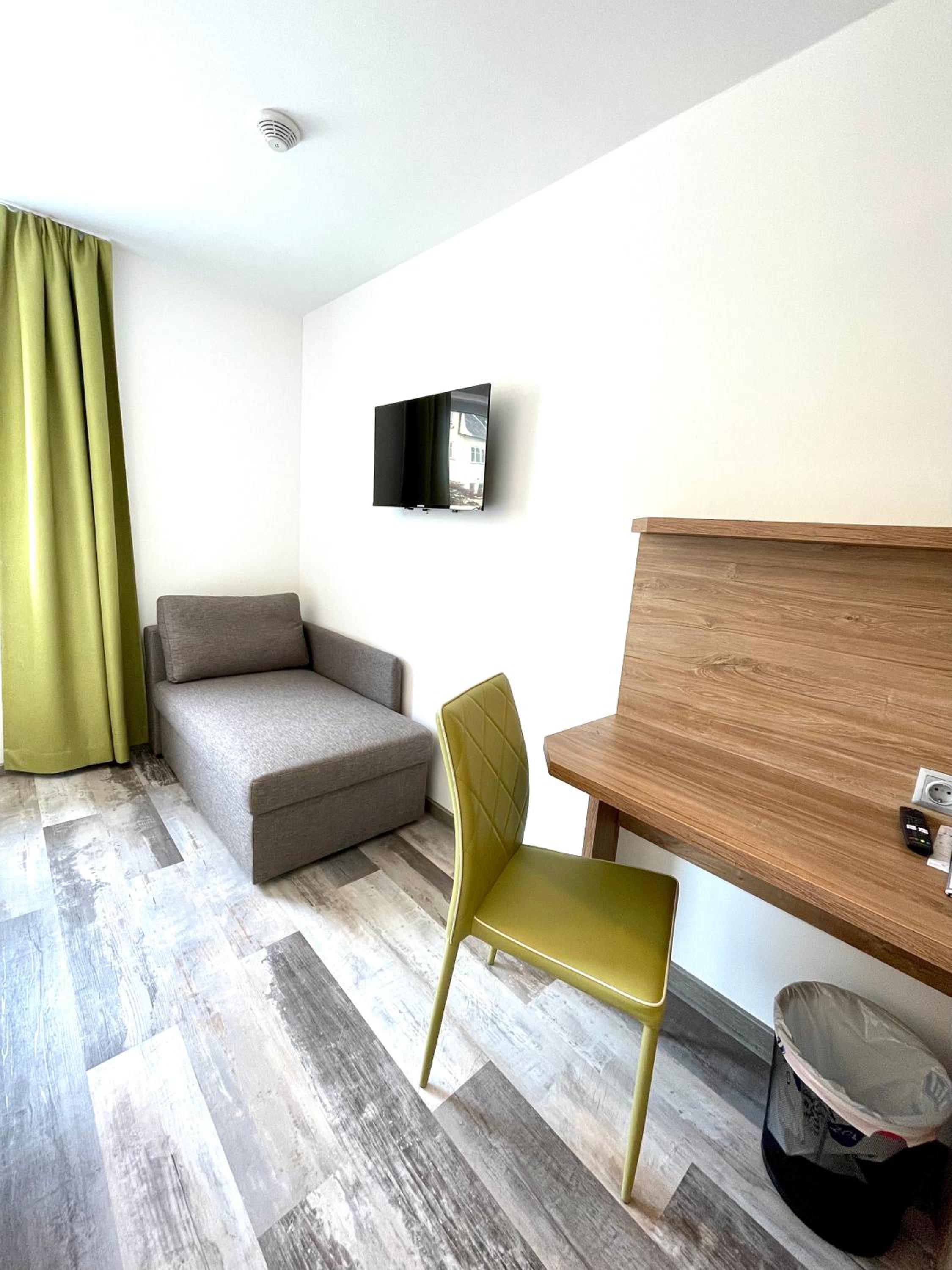 Basic Triple Room photo 2