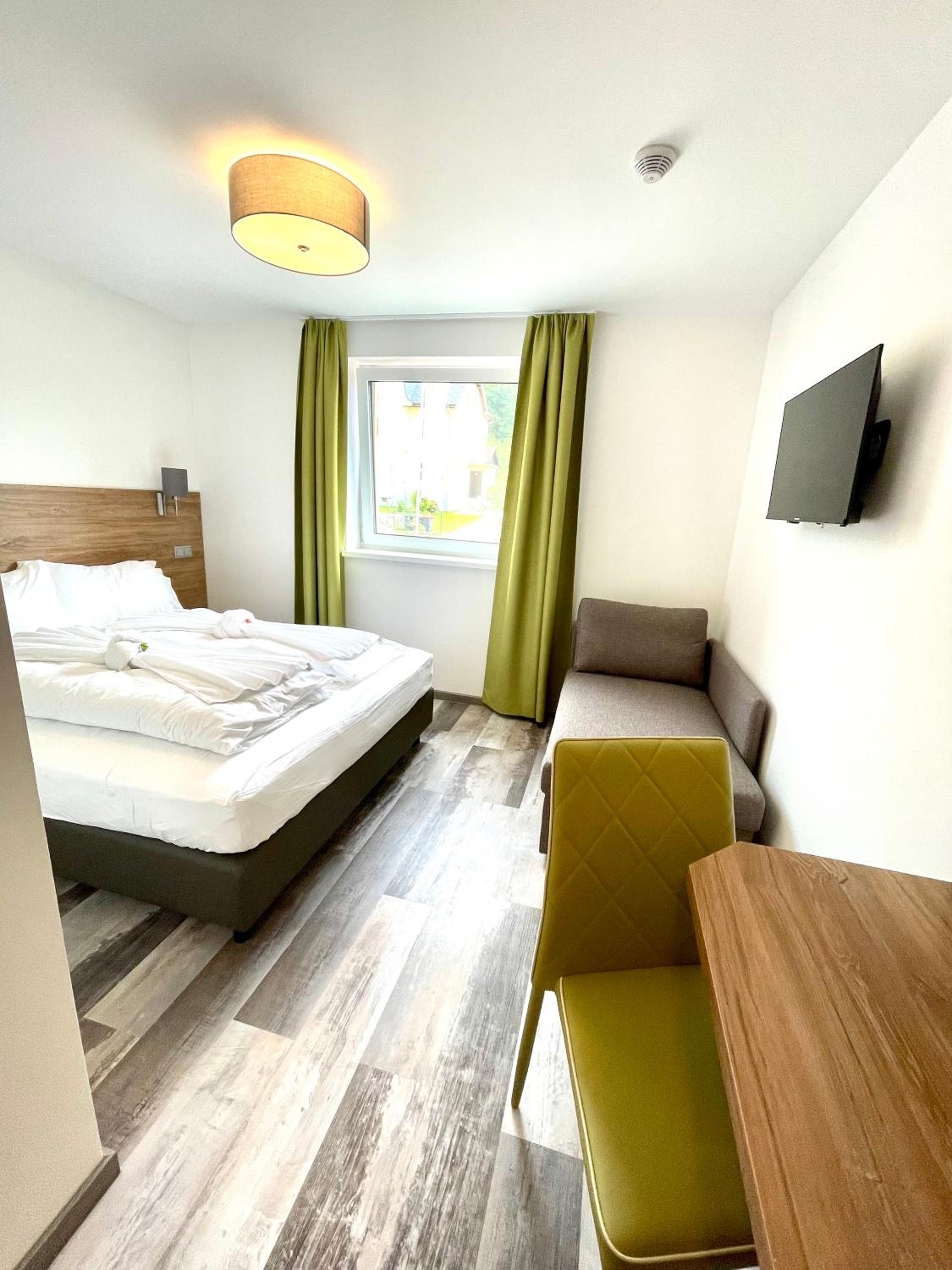 Basic Triple Room photo 1