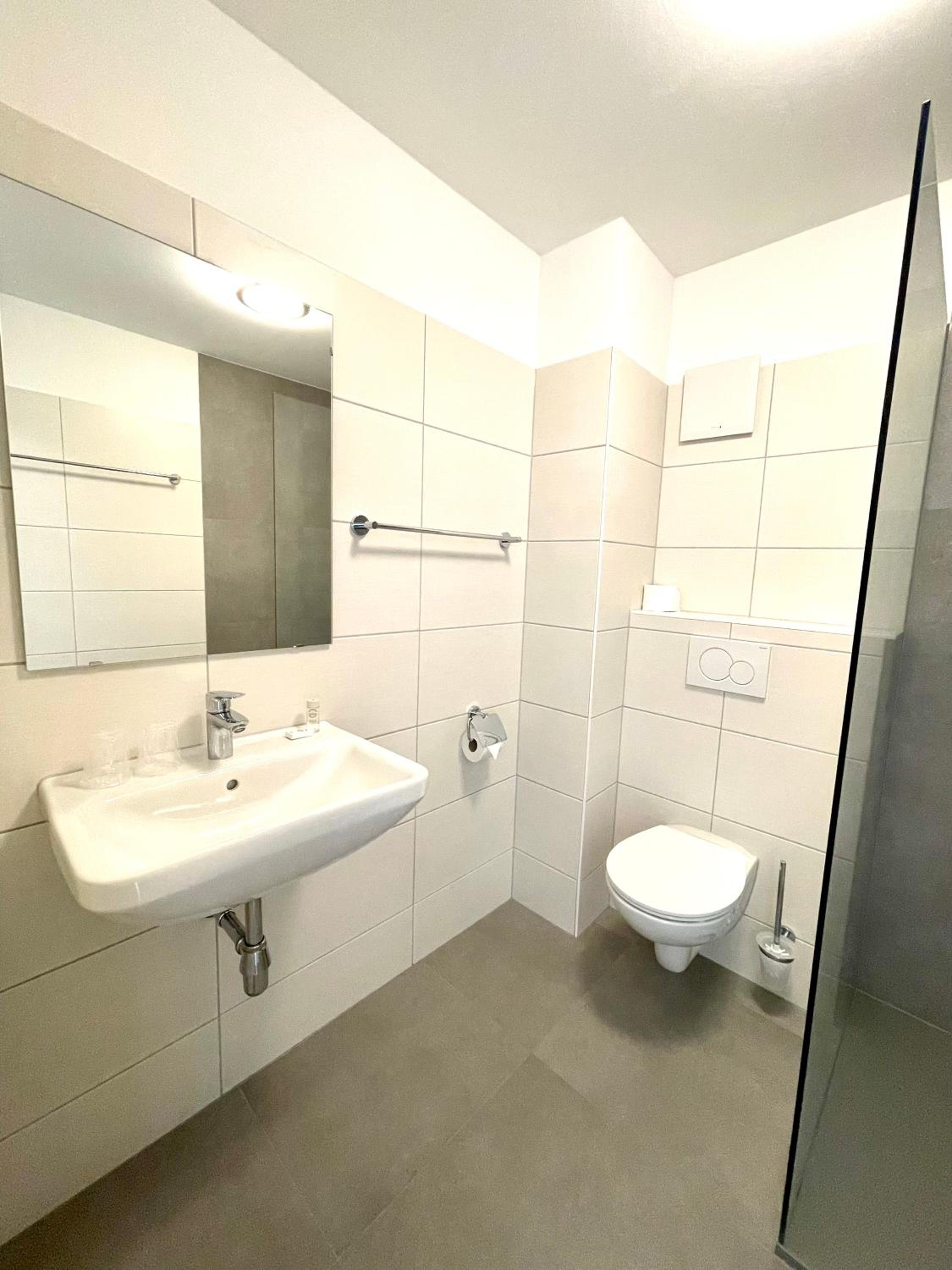 Basic Triple Room photo 3