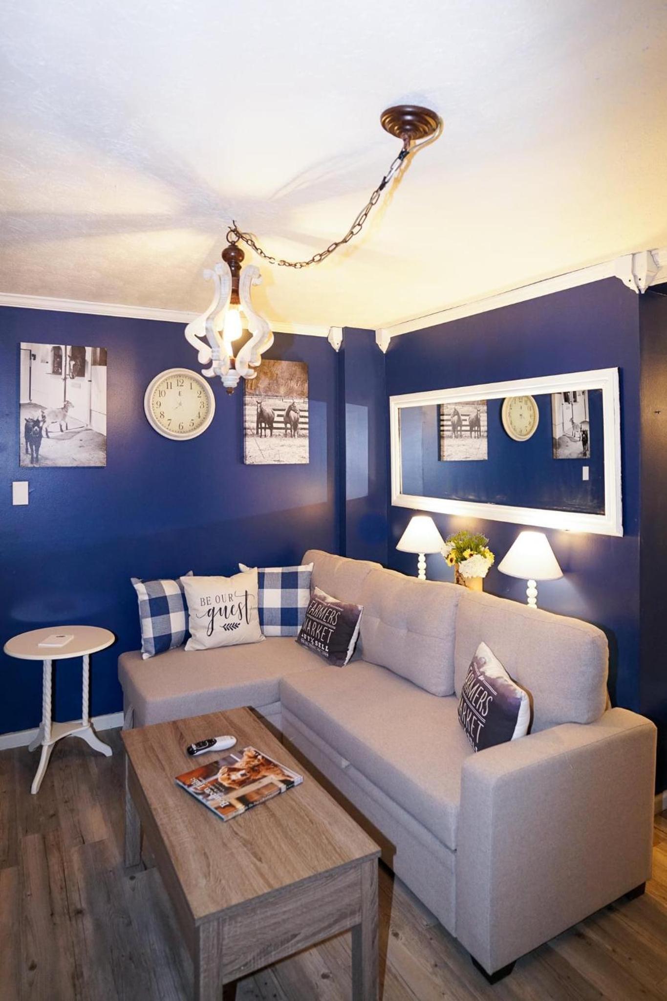 Deluxe King Suite - Photo 3