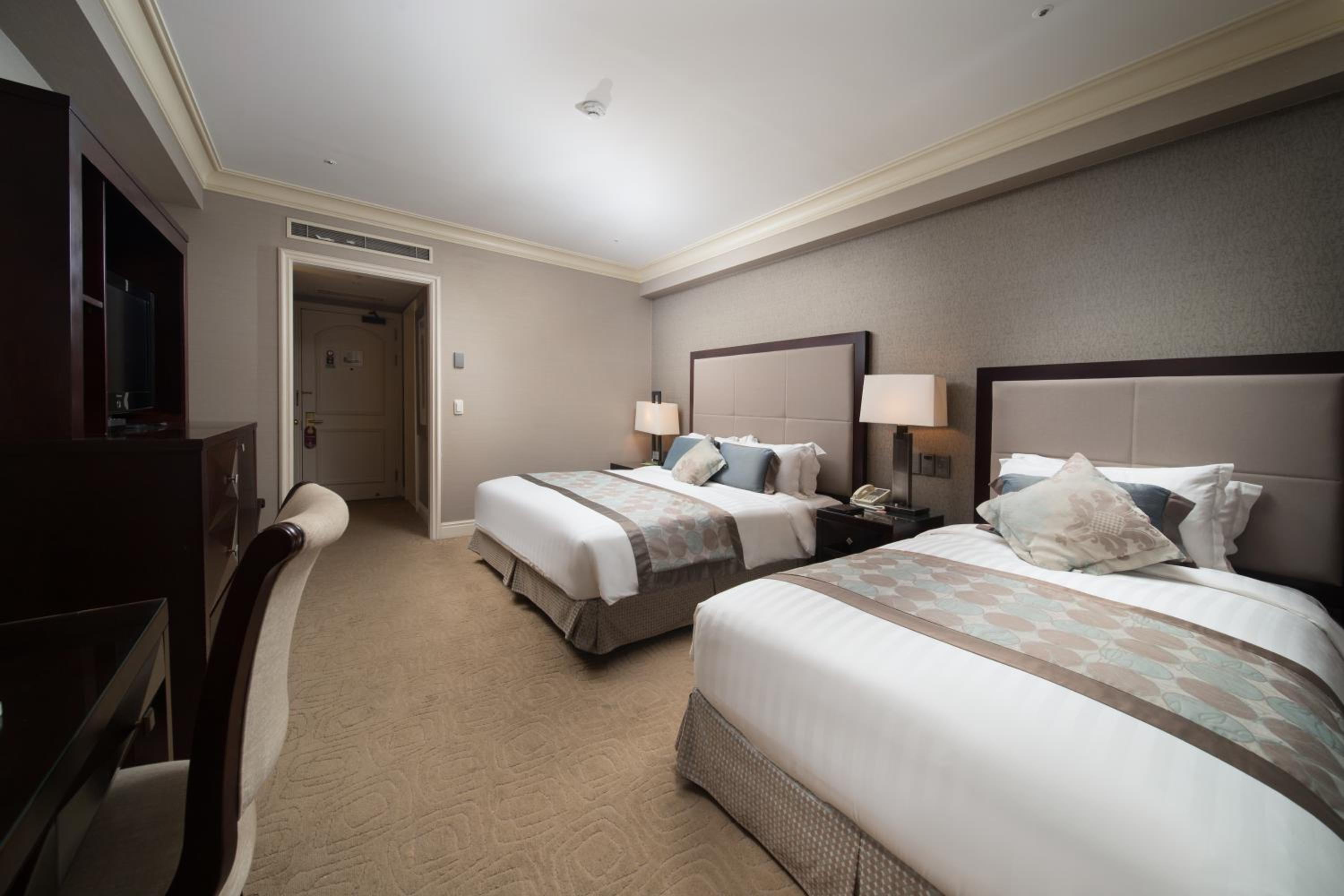 Deluxe Family Room - Photo 3