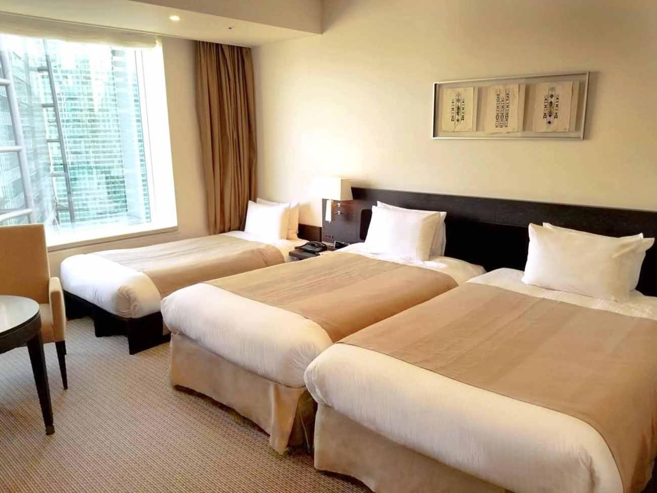 Deluxe Triple Room with 2 Single Beds and 1 Sofa Bed - Non Smoking - Above 26th floor thumbnail 6