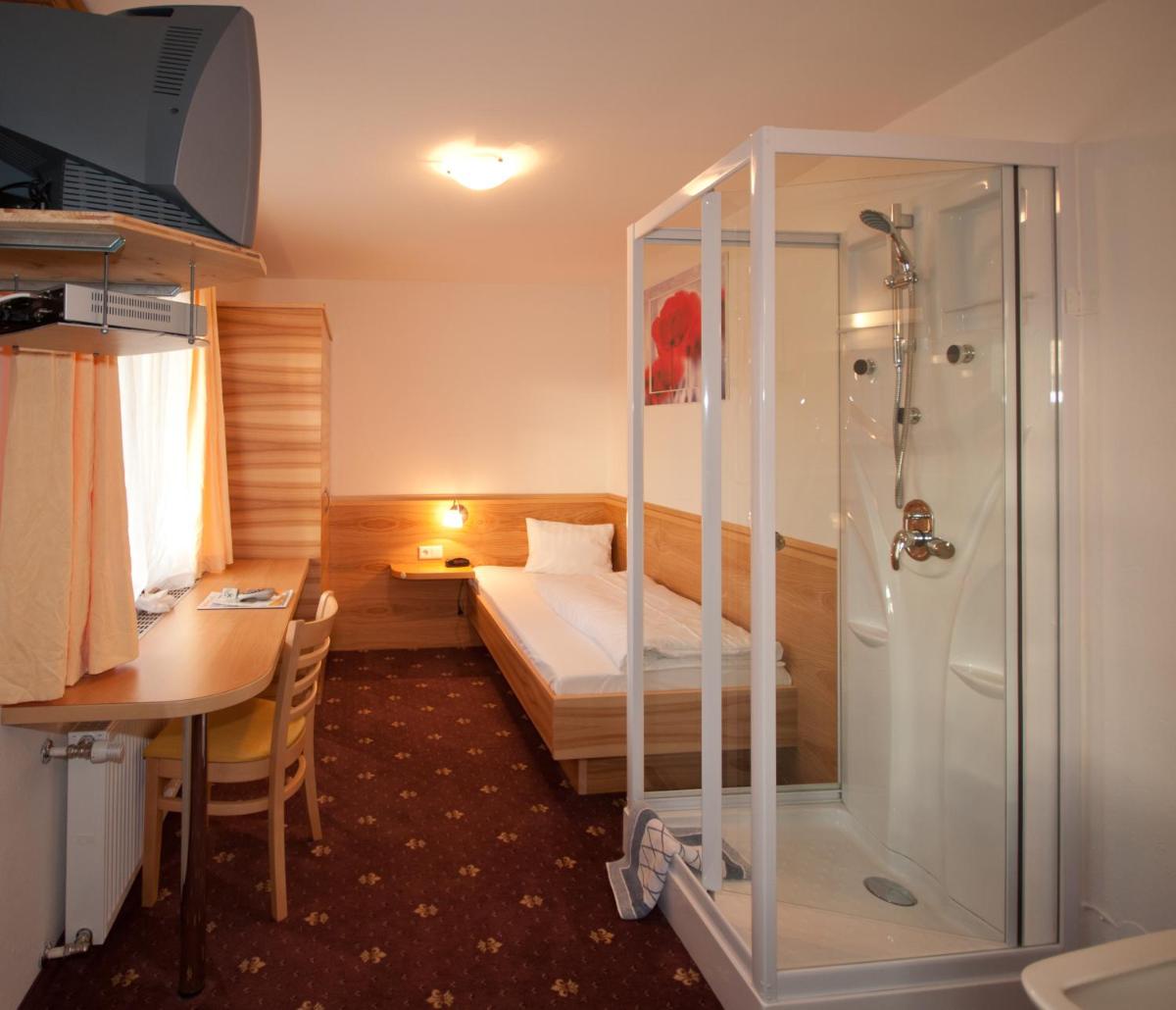 Single Room with Private External Toilet photo 1