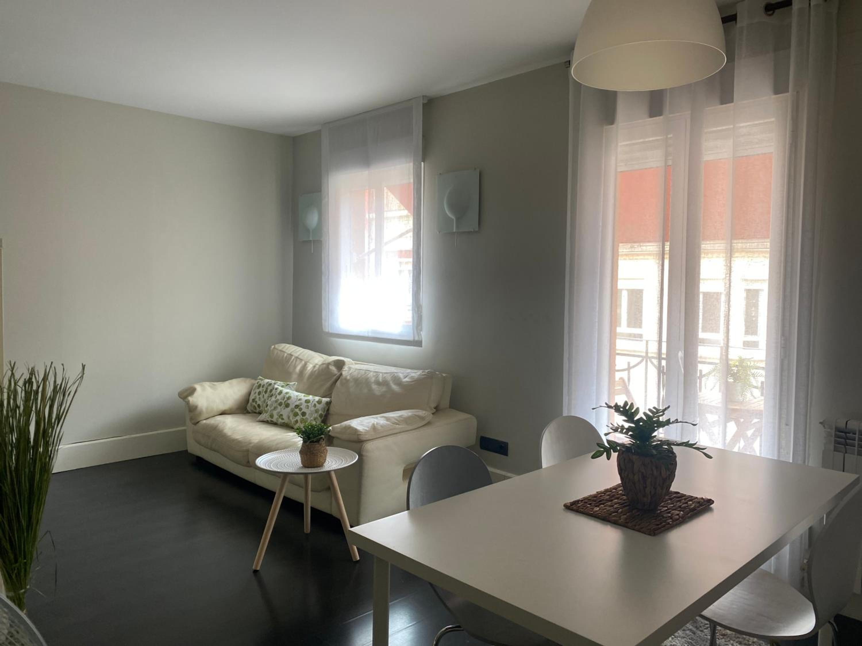 Apartment with Terrace - Photo 19