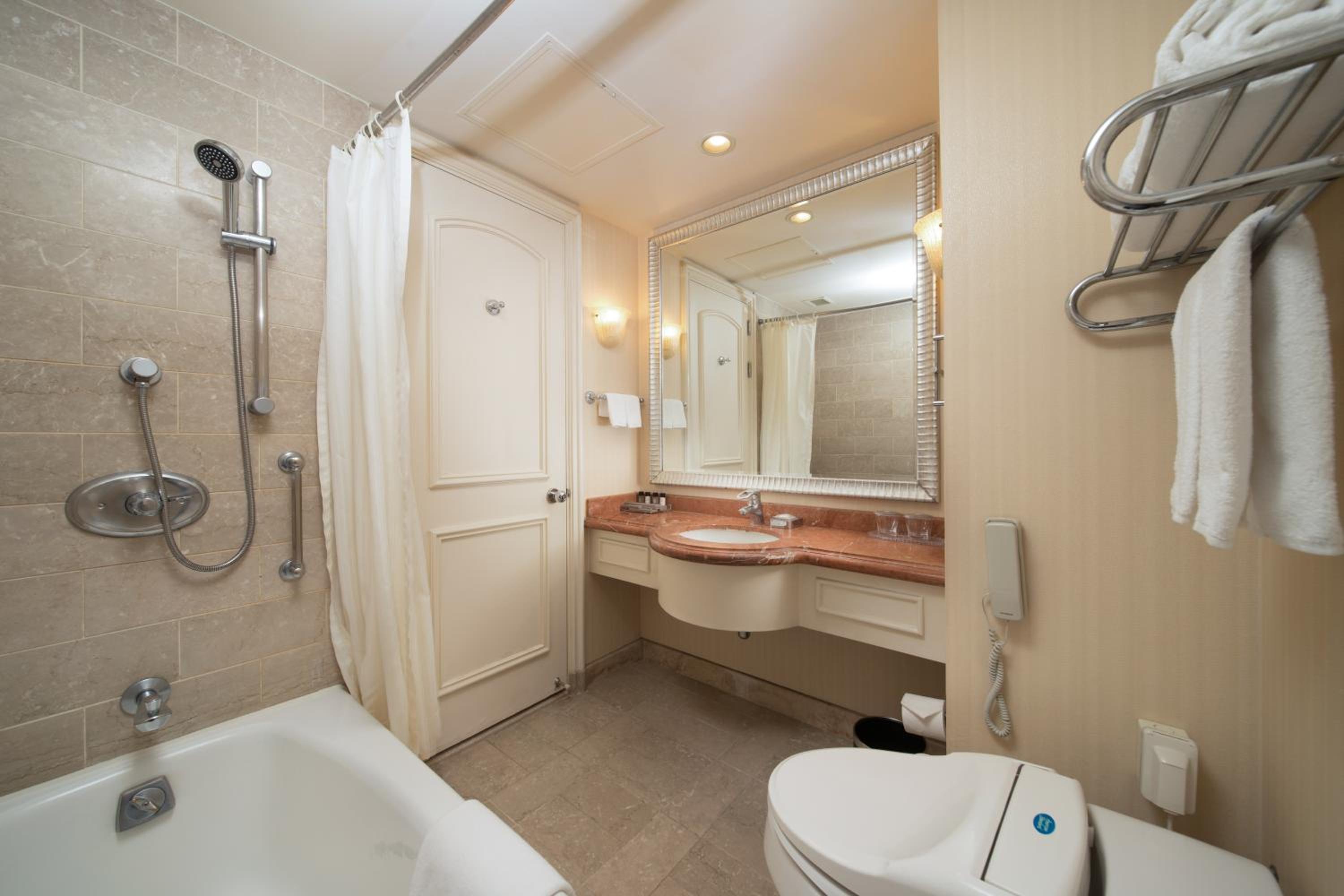 Deluxe Family Room - Photo 4
