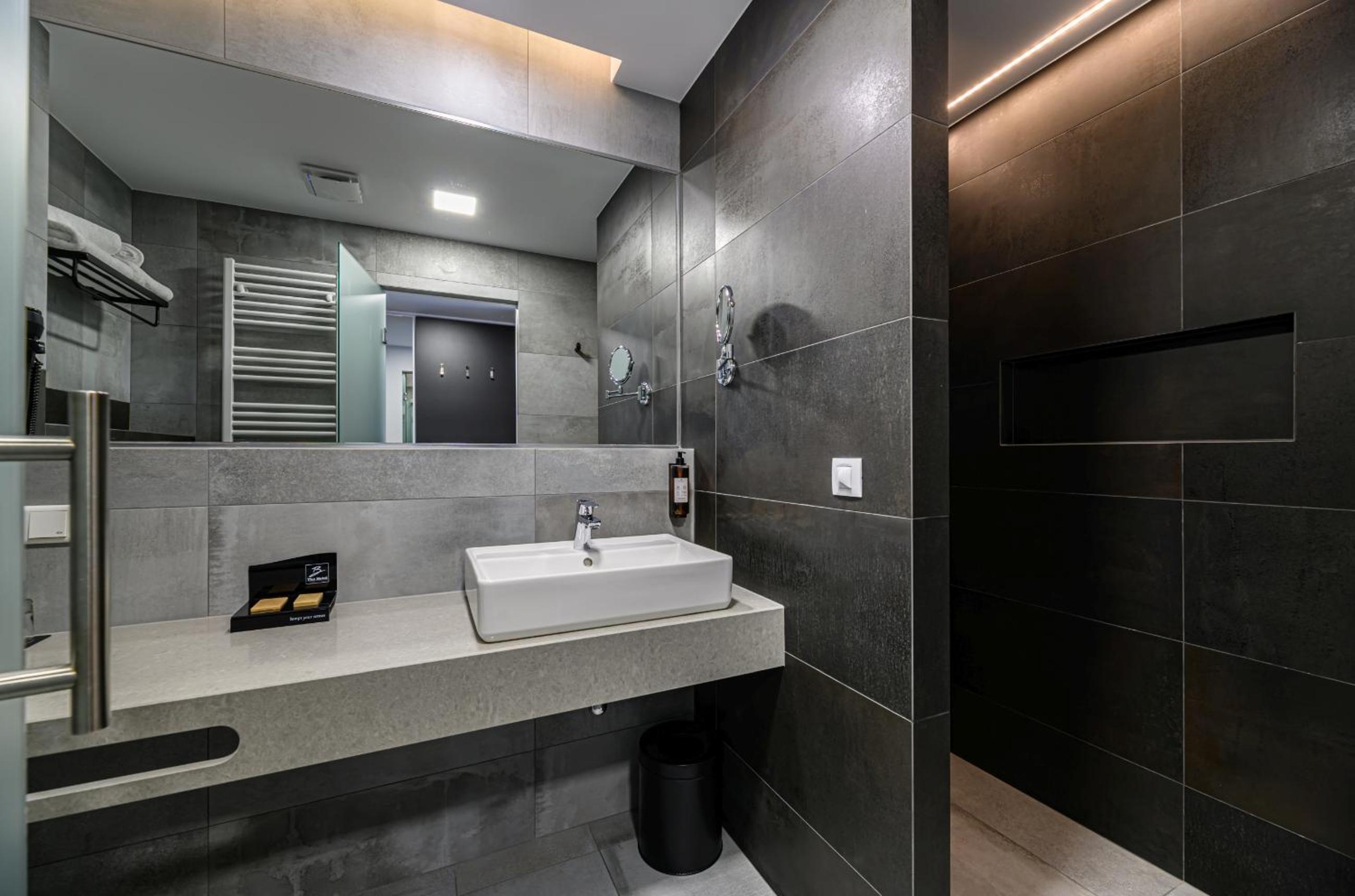 Business Executive Double or Twin Room - Photo 4