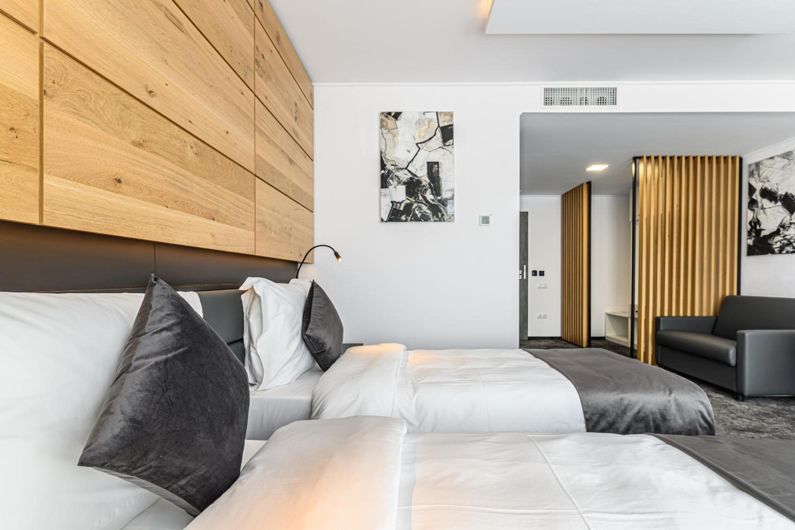 Executive Room with Sofa Bed - Photo 3