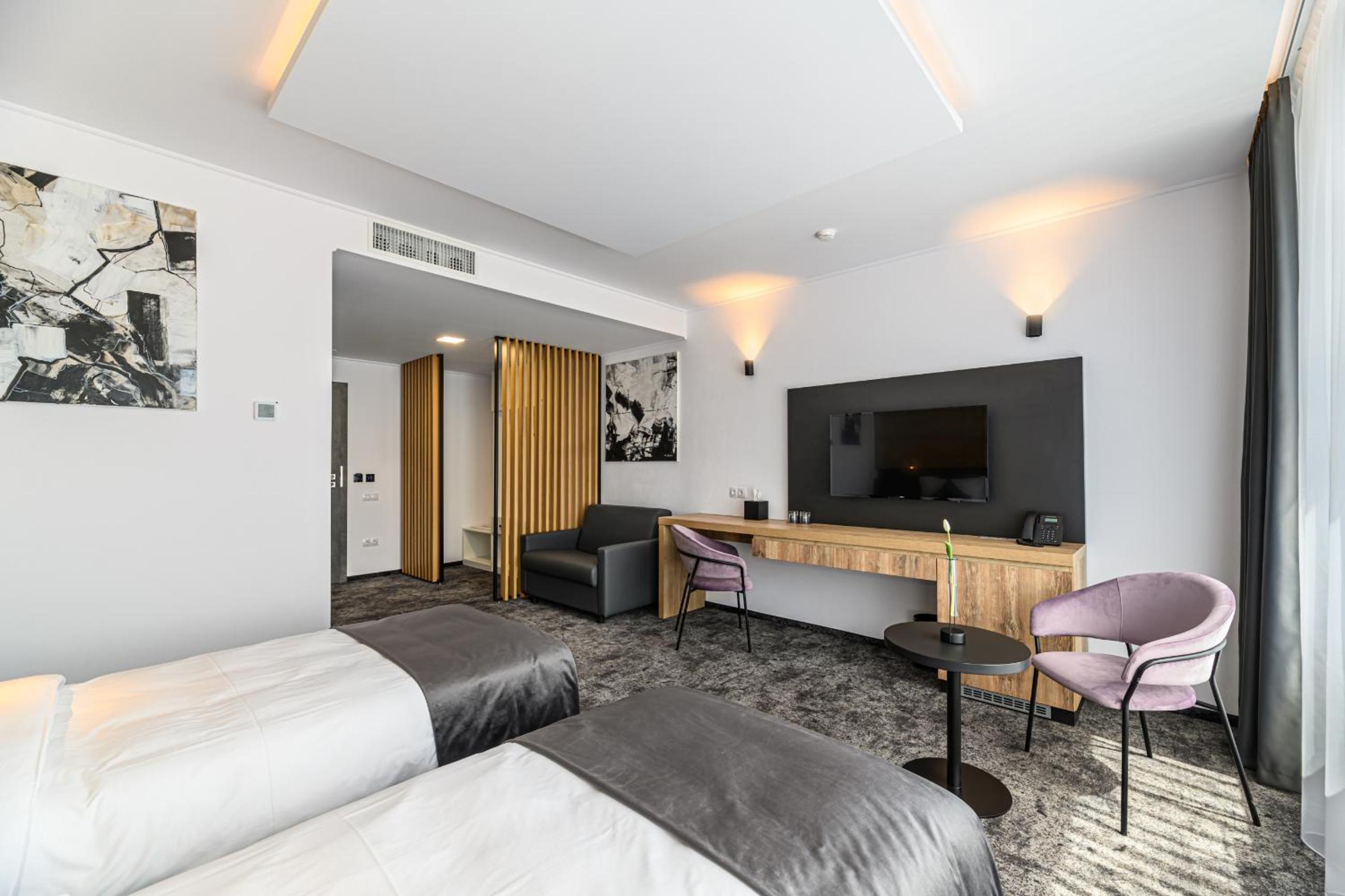 Executive Room with Sofa Bed - Photo 2