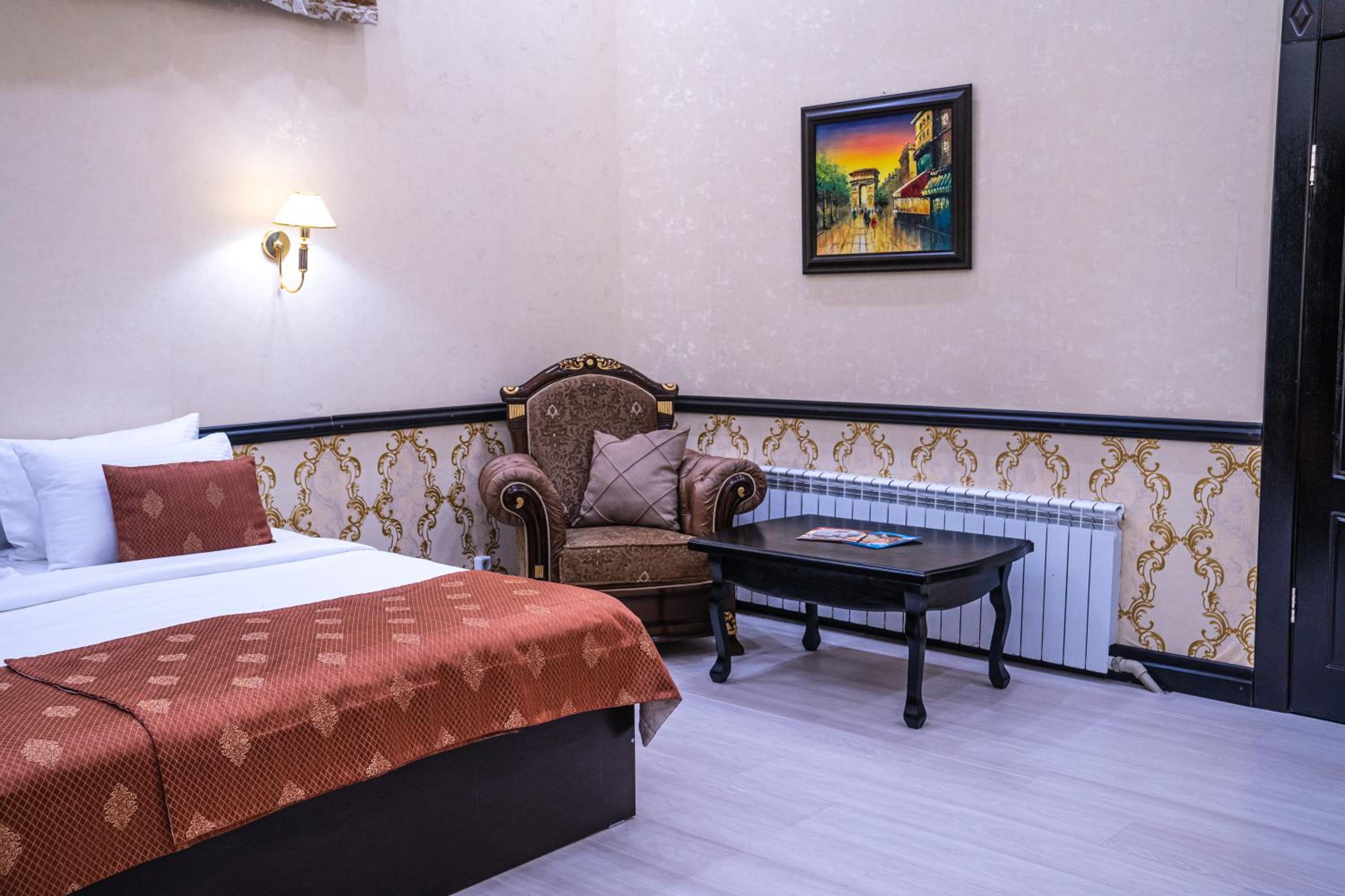 Standard Queen Room photo 2