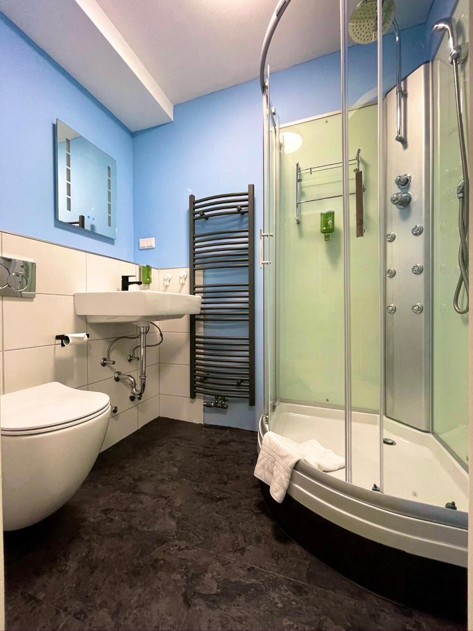Deluxe Single Room with Balcony photo 2