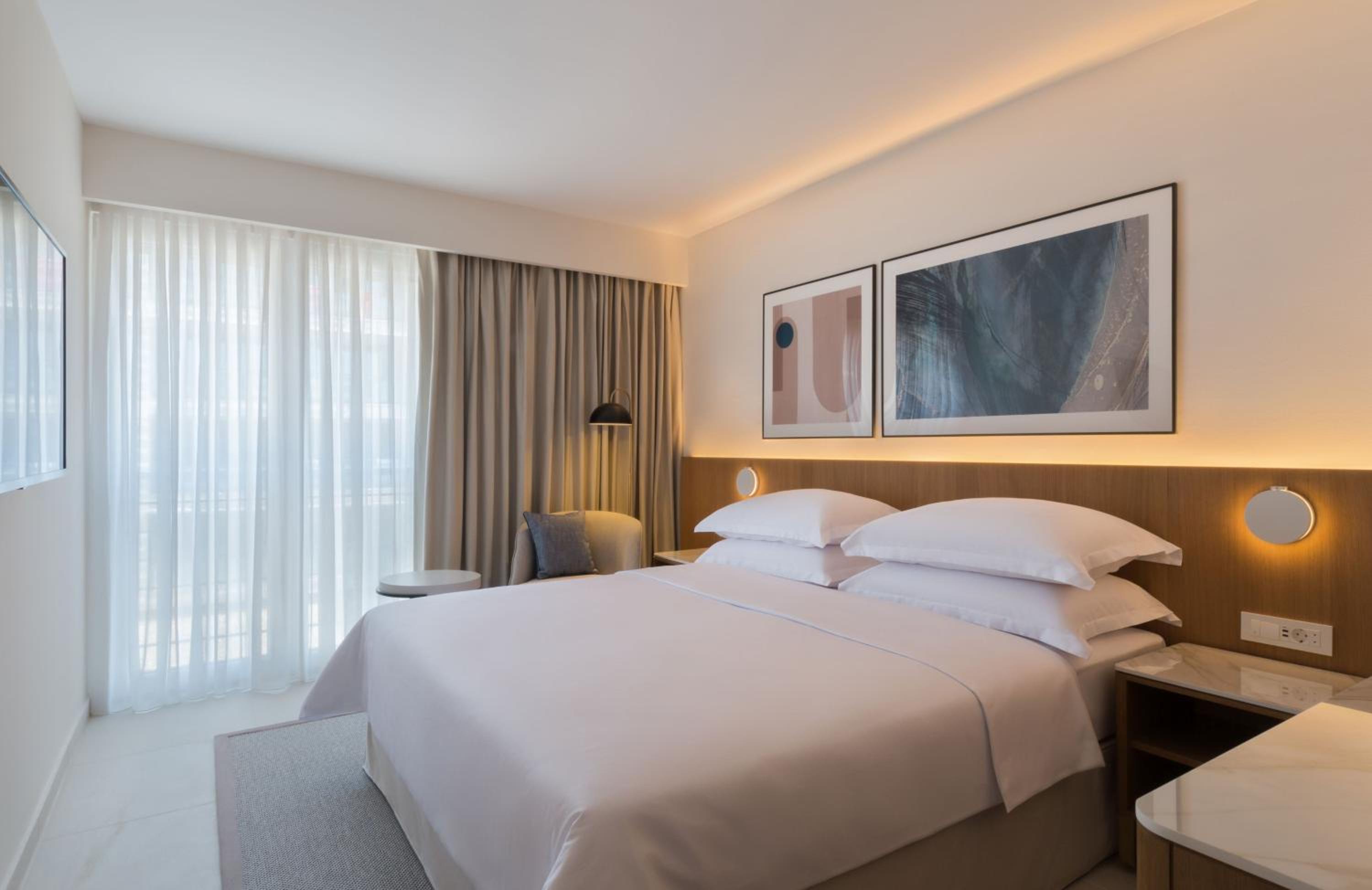 Double Room with Balcony - Photo 2
