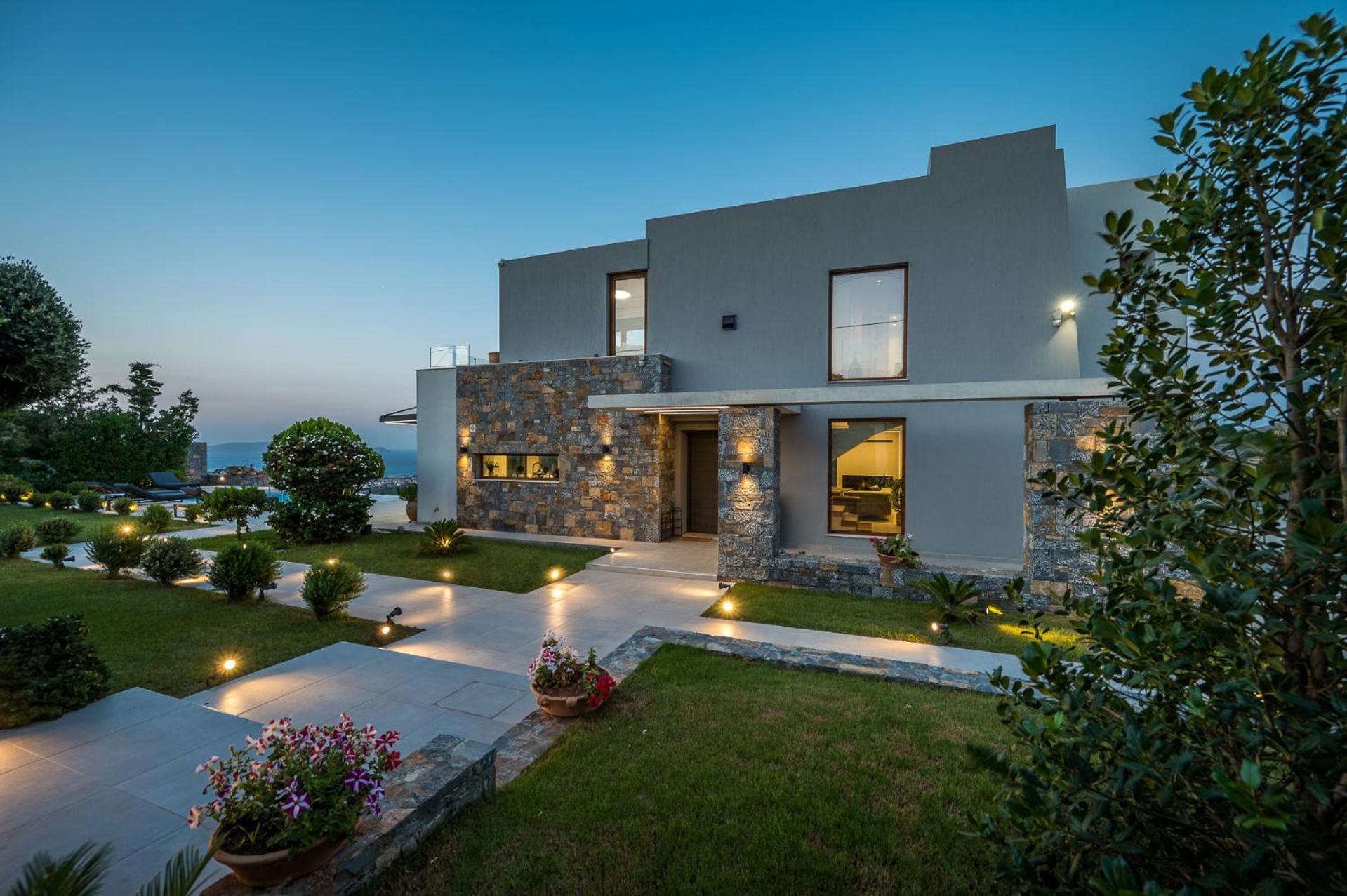 Villa photo 2