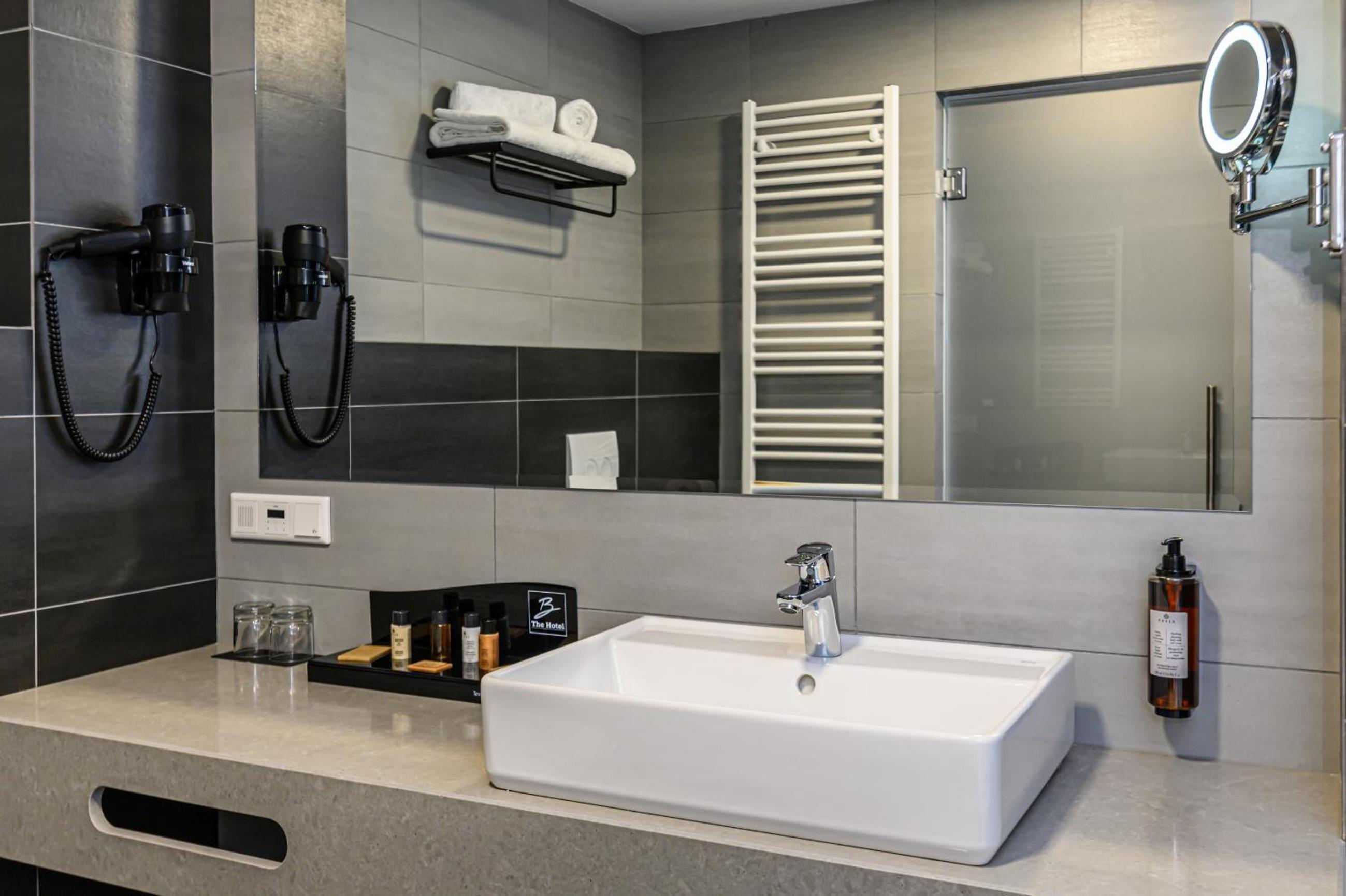 Business Junior Suite - Photo 3
