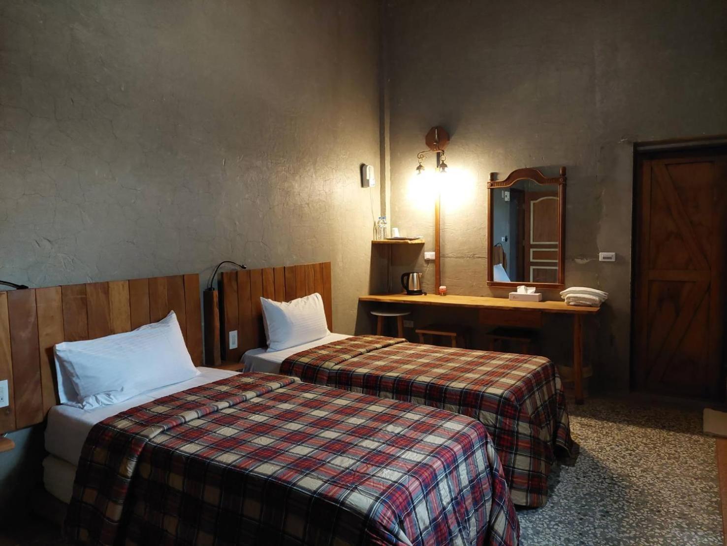 Quadruple Room with Private Bathroom photo 2