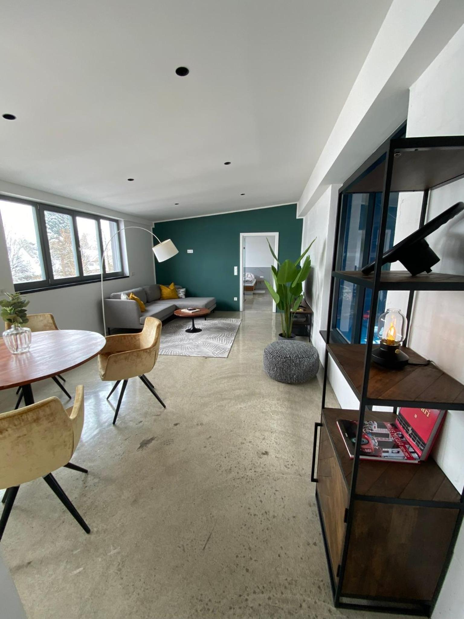 One-Bedroom Apartment photo 1